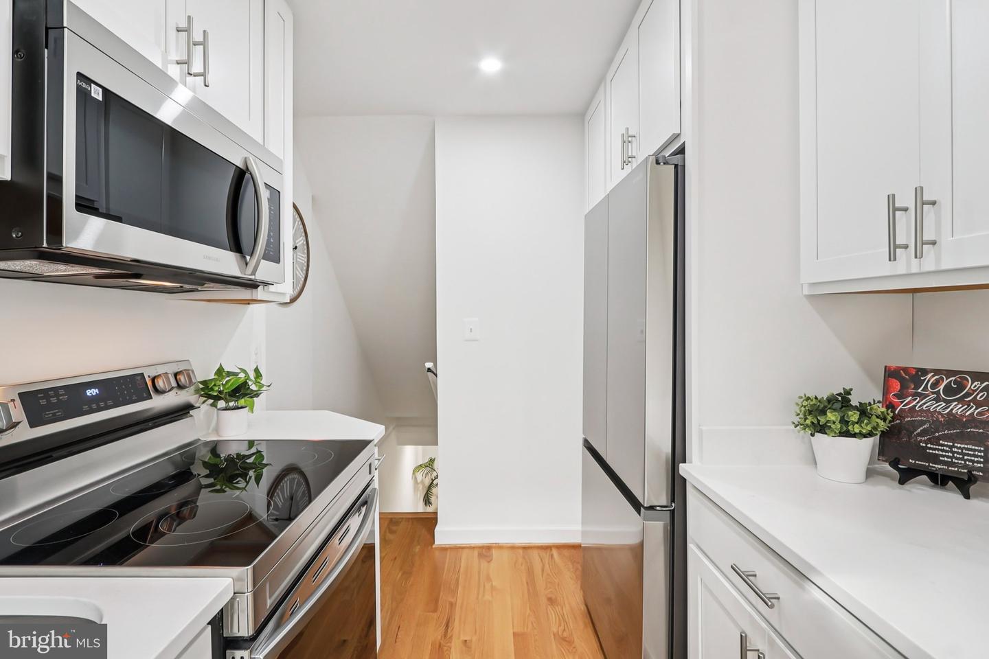 3034 S BUCHANAN ST, ARLINGTON, Virginia 22206, 2 Bedrooms Bedrooms, ,2 BathroomsBathrooms,Residential,For sale,3034 S BUCHANAN ST,VAAR2065992 MLS # VAAR2065992