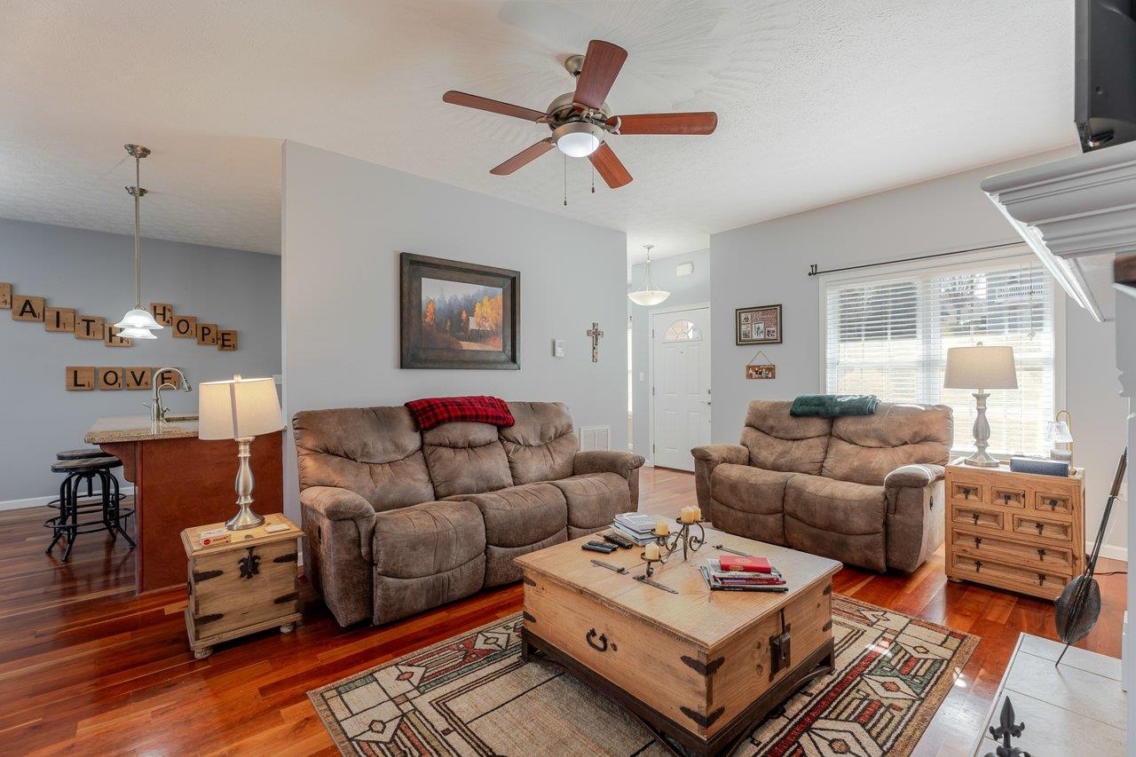 1428 MANDOLIN AVE, GROTTOES, Virginia 24441, 3 Bedrooms Bedrooms, ,2 BathroomsBathrooms,Residential,1428 MANDOLIN AVE,672504 MLS # 672504