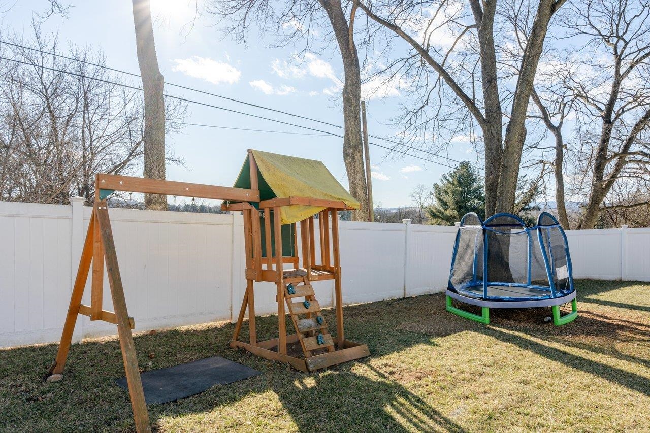 164 CHURCH ST, TIMBERVILLE, Virginia 22853, 3 Bedrooms Bedrooms, ,2 BathroomsBathrooms,Residential,164 CHURCH ST,672505 MLS # 672505