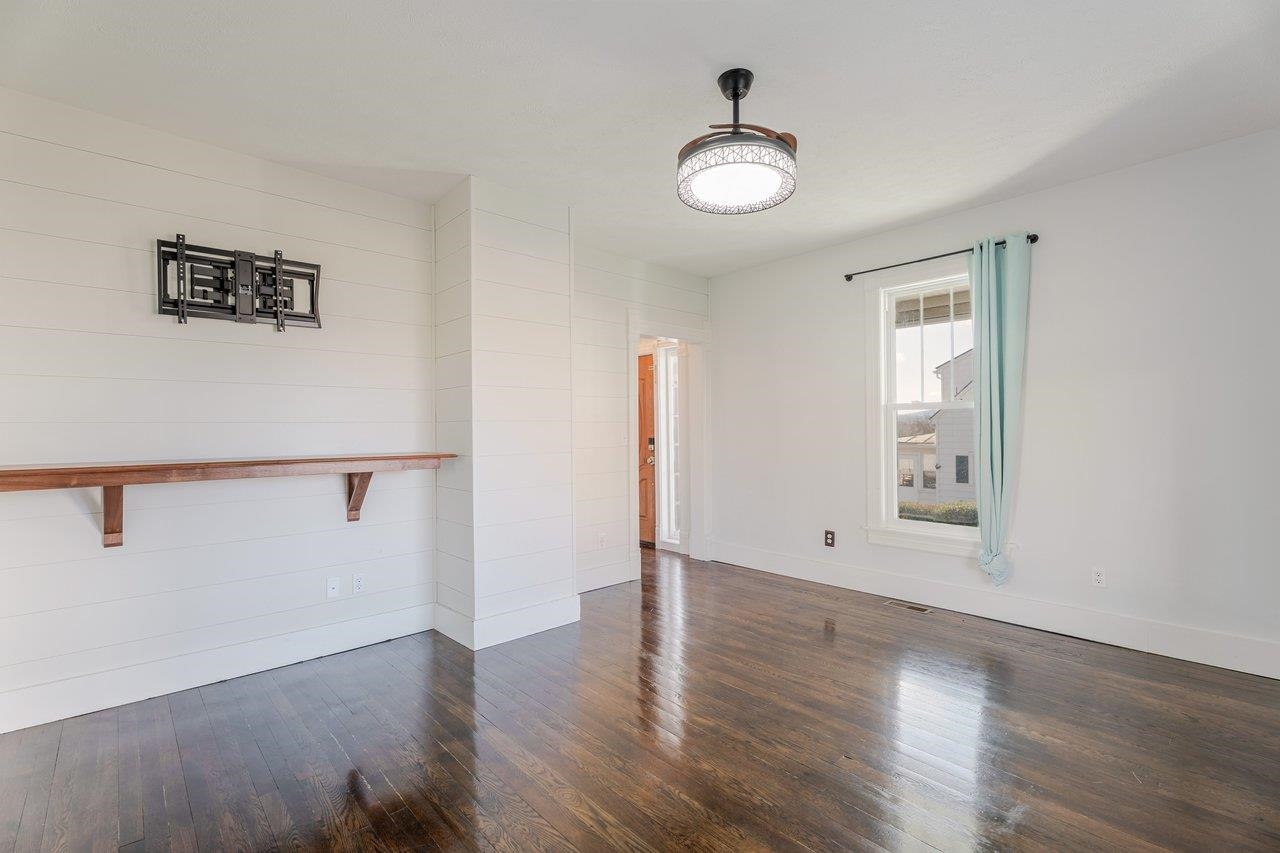 164 CHURCH ST, TIMBERVILLE, Virginia 22853, 3 Bedrooms Bedrooms, ,2 BathroomsBathrooms,Residential,164 CHURCH ST,672505 MLS # 672505