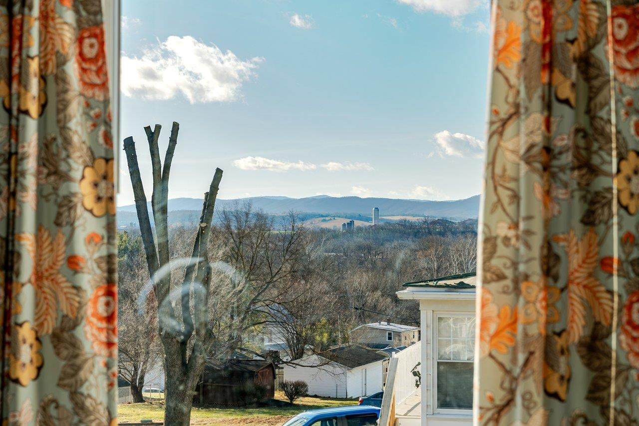 164 CHURCH ST, TIMBERVILLE, Virginia 22853, 3 Bedrooms Bedrooms, ,2 BathroomsBathrooms,Residential,164 CHURCH ST,672505 MLS # 672505