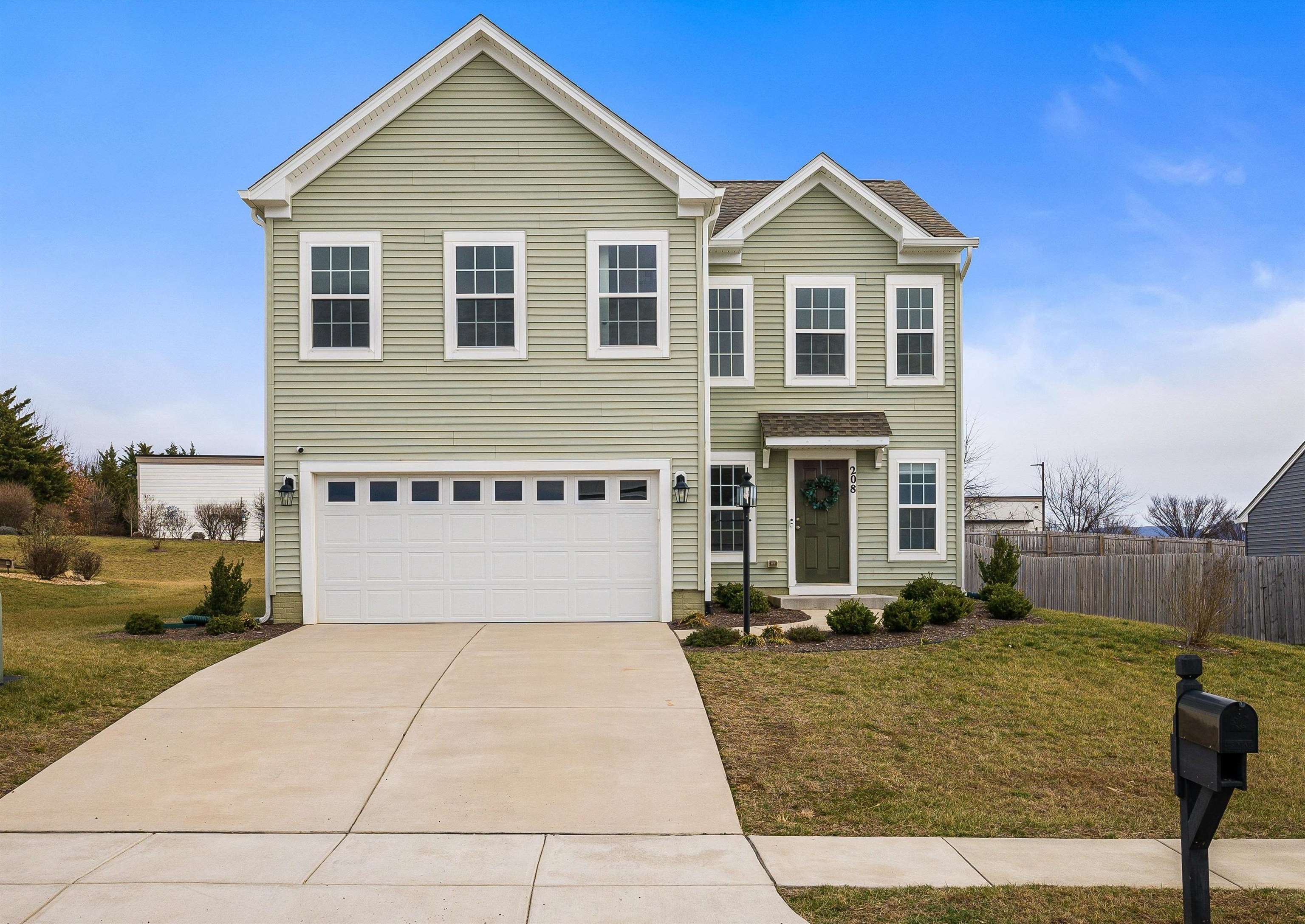 208 OAKBRIDGE DR, WAYNESBORO, Virginia 22980, 4 Bedrooms Bedrooms, ,2 BathroomsBathrooms,Residential,208 OAKBRIDGE DR,672520 MLS # 672520