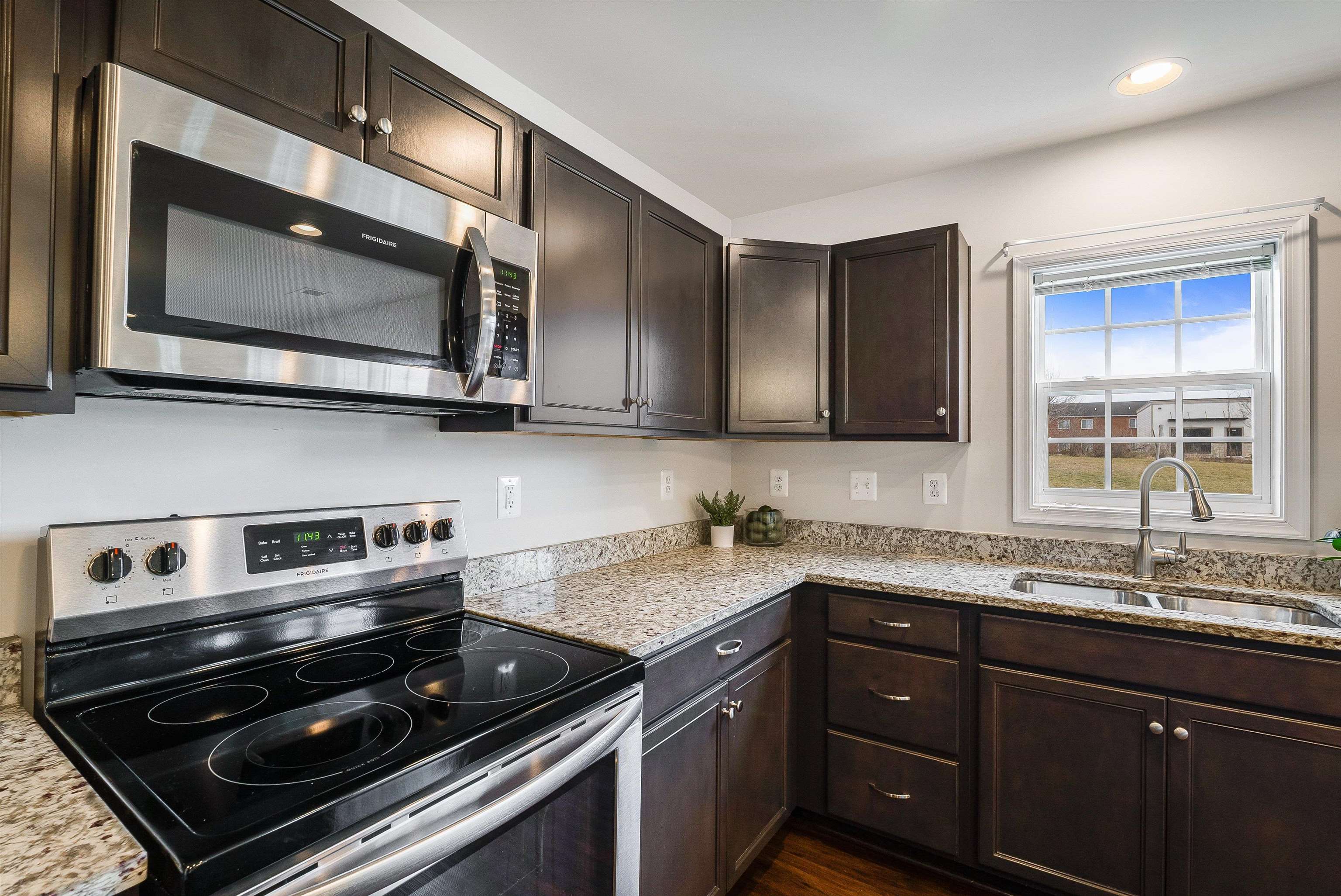 208 OAKBRIDGE DR, WAYNESBORO, Virginia 22980, 4 Bedrooms Bedrooms, ,2 BathroomsBathrooms,Residential,208 OAKBRIDGE DR,672520 MLS # 672520