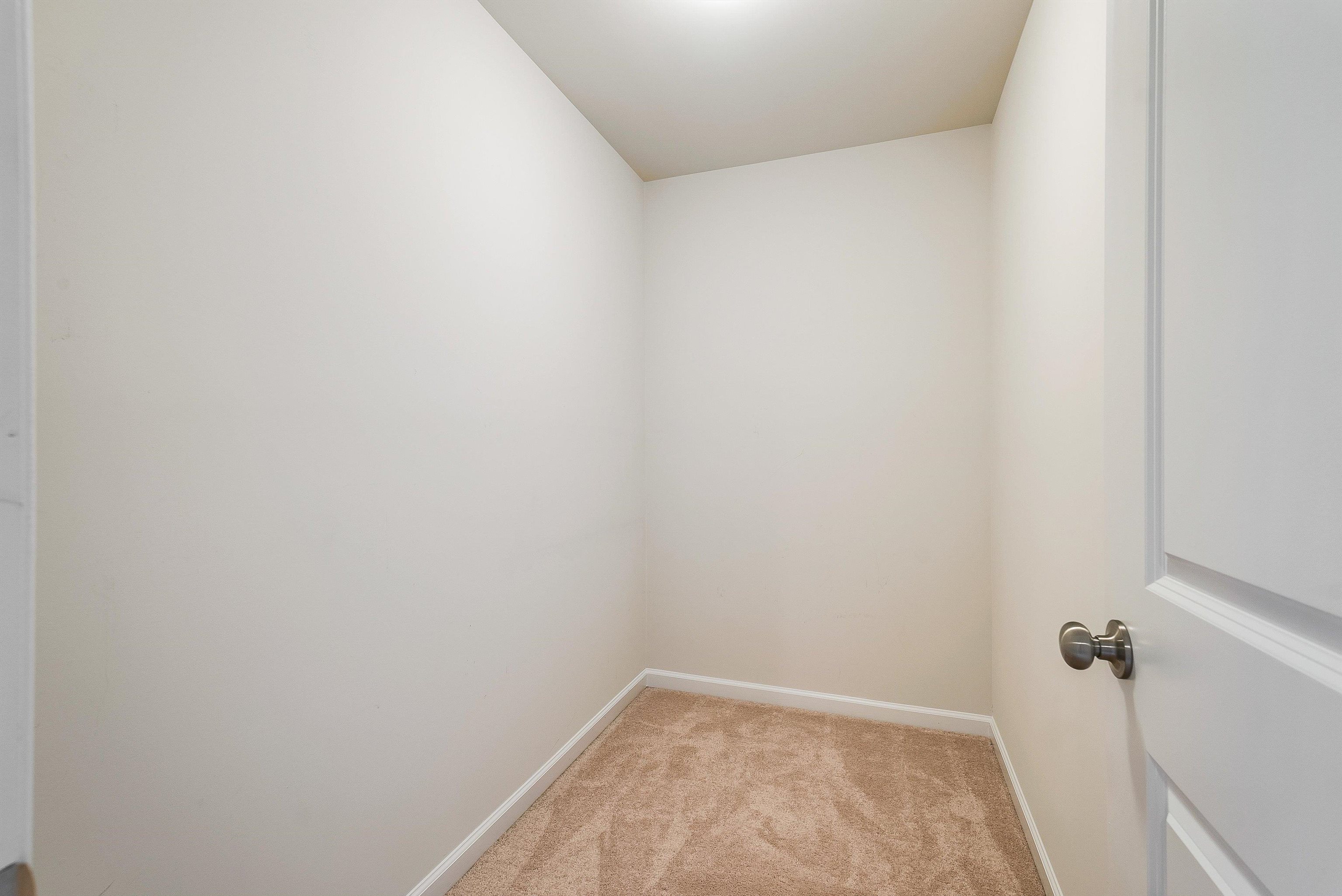 208 OAKBRIDGE DR, WAYNESBORO, Virginia 22980, 4 Bedrooms Bedrooms, ,2 BathroomsBathrooms,Residential,208 OAKBRIDGE DR,672520 MLS # 672520