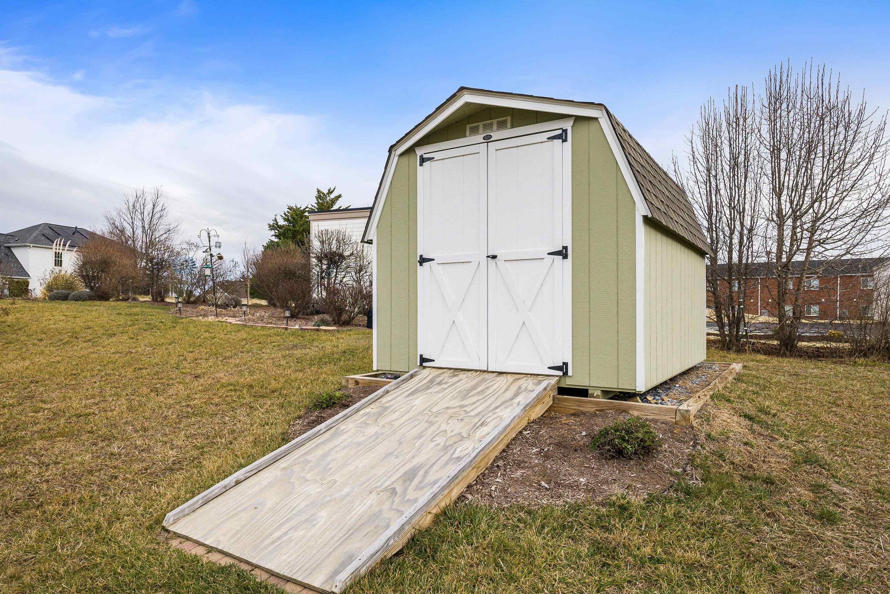 208 OAKBRIDGE DR, WAYNESBORO, Virginia 22980, 4 Bedrooms Bedrooms, ,2 BathroomsBathrooms,Residential,208 OAKBRIDGE DR,672520 MLS # 672520