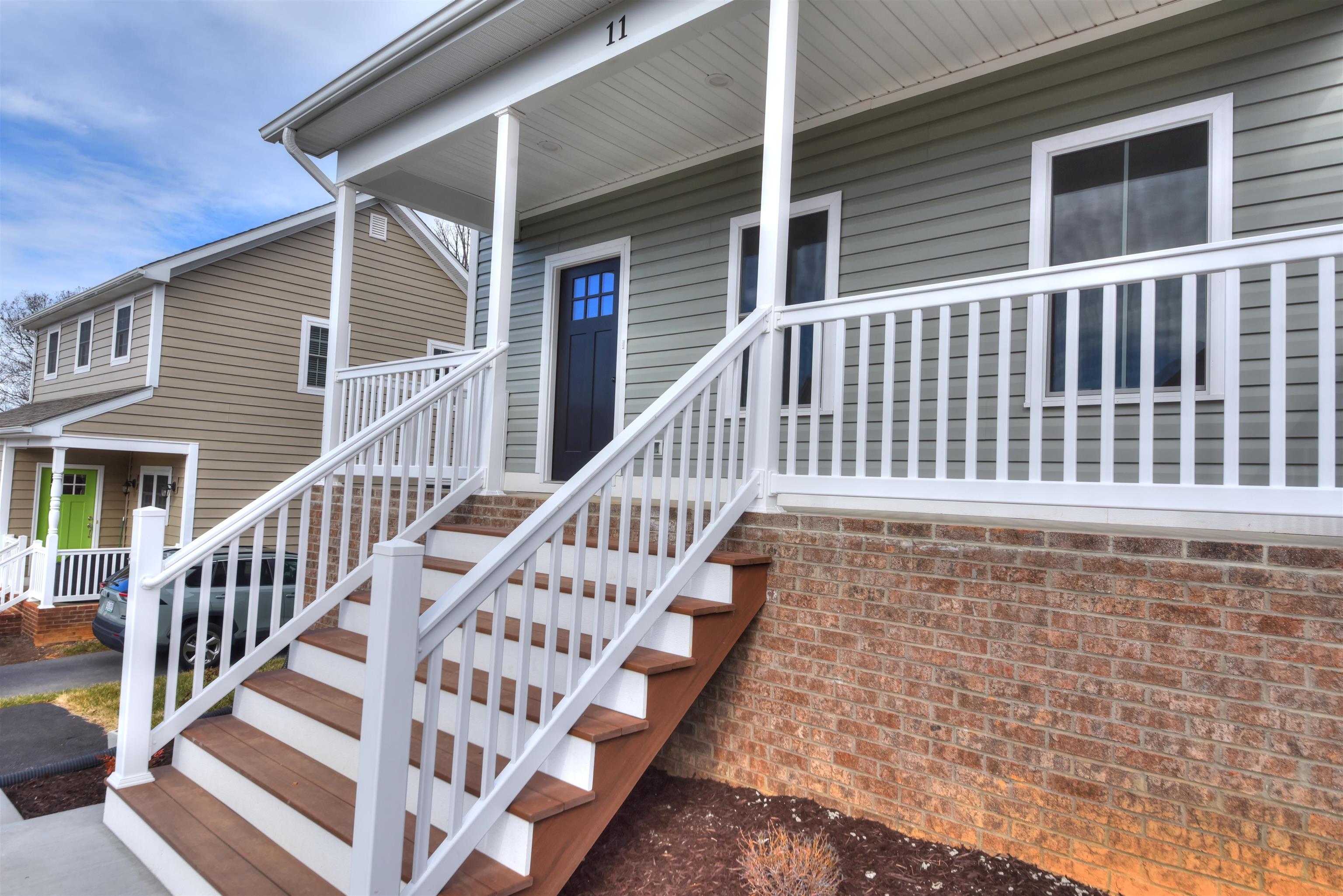 11 TOPSIDE CIR, STAUNTON, Virginia 24401, 3 Bedrooms Bedrooms, ,2 BathroomsBathrooms,Residential,11 TOPSIDE CIR,672524 MLS # 672524