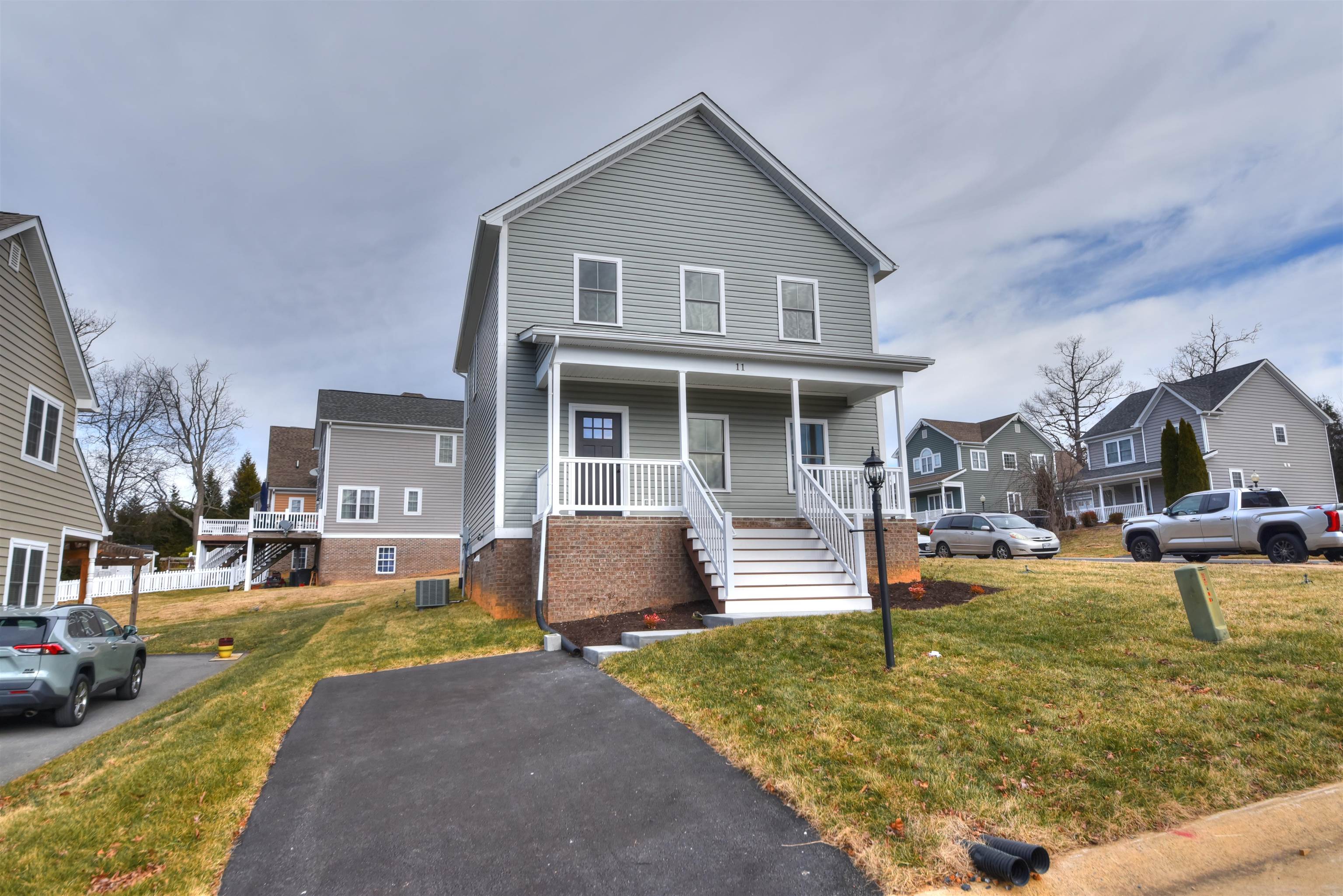 11 TOPSIDE CIR, STAUNTON, Virginia 24401, 3 Bedrooms Bedrooms, ,2 BathroomsBathrooms,Residential,11 TOPSIDE CIR,672524 MLS # 672524