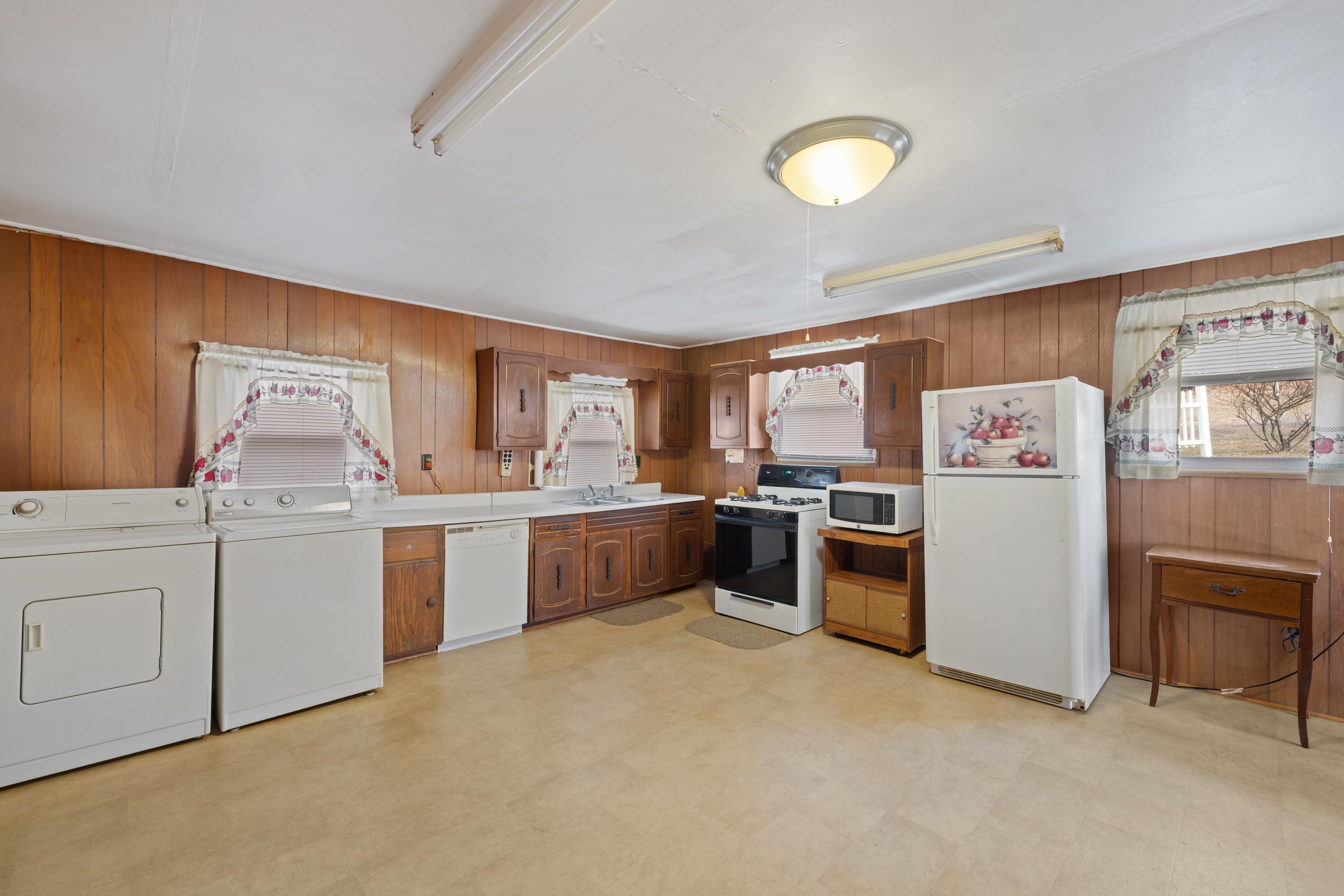 77 HIDDEN ACRES TRL, WAYNESBORO, Virginia 22980, 3 Bedrooms Bedrooms, ,1 BathroomBathrooms,Residential,77 HIDDEN ACRES TRL,672529 MLS # 672529