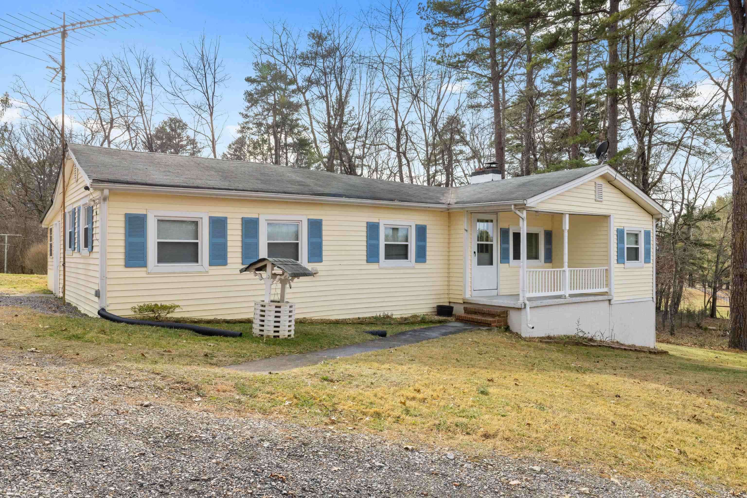 77 HIDDEN ACRES TRL, WAYNESBORO, Virginia 22980, 3 Bedrooms Bedrooms, ,1 BathroomBathrooms,Residential,77 HIDDEN ACRES TRL,672529 MLS # 672529