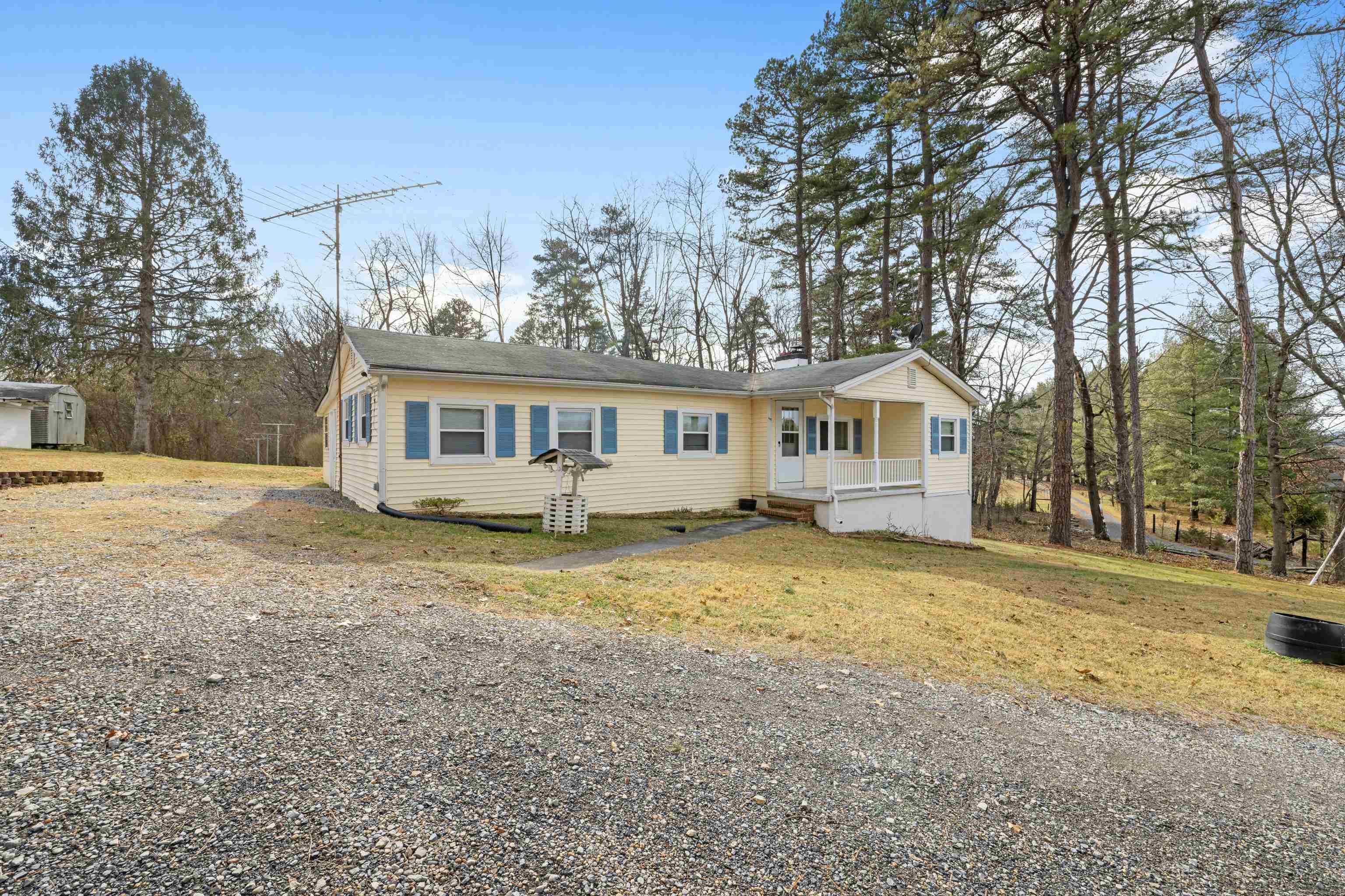 77 HIDDEN ACRES TRL, WAYNESBORO, Virginia 22980, 3 Bedrooms Bedrooms, ,1 BathroomBathrooms,Residential,77 HIDDEN ACRES TRL,672529 MLS # 672529