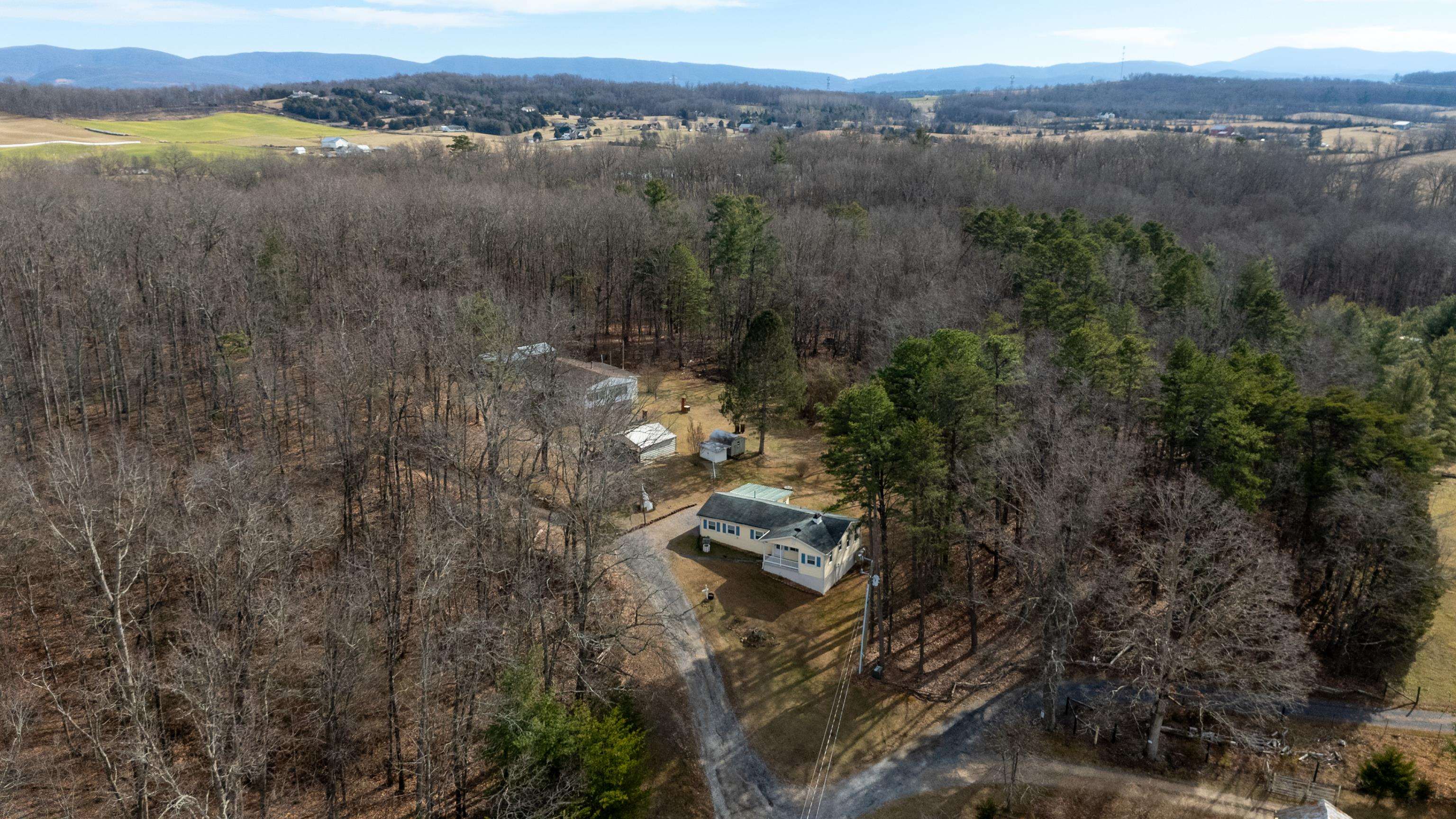 77 HIDDEN ACRES TRL, WAYNESBORO, Virginia 22980, 3 Bedrooms Bedrooms, ,1 BathroomBathrooms,Residential,77 HIDDEN ACRES TRL,672529 MLS # 672529