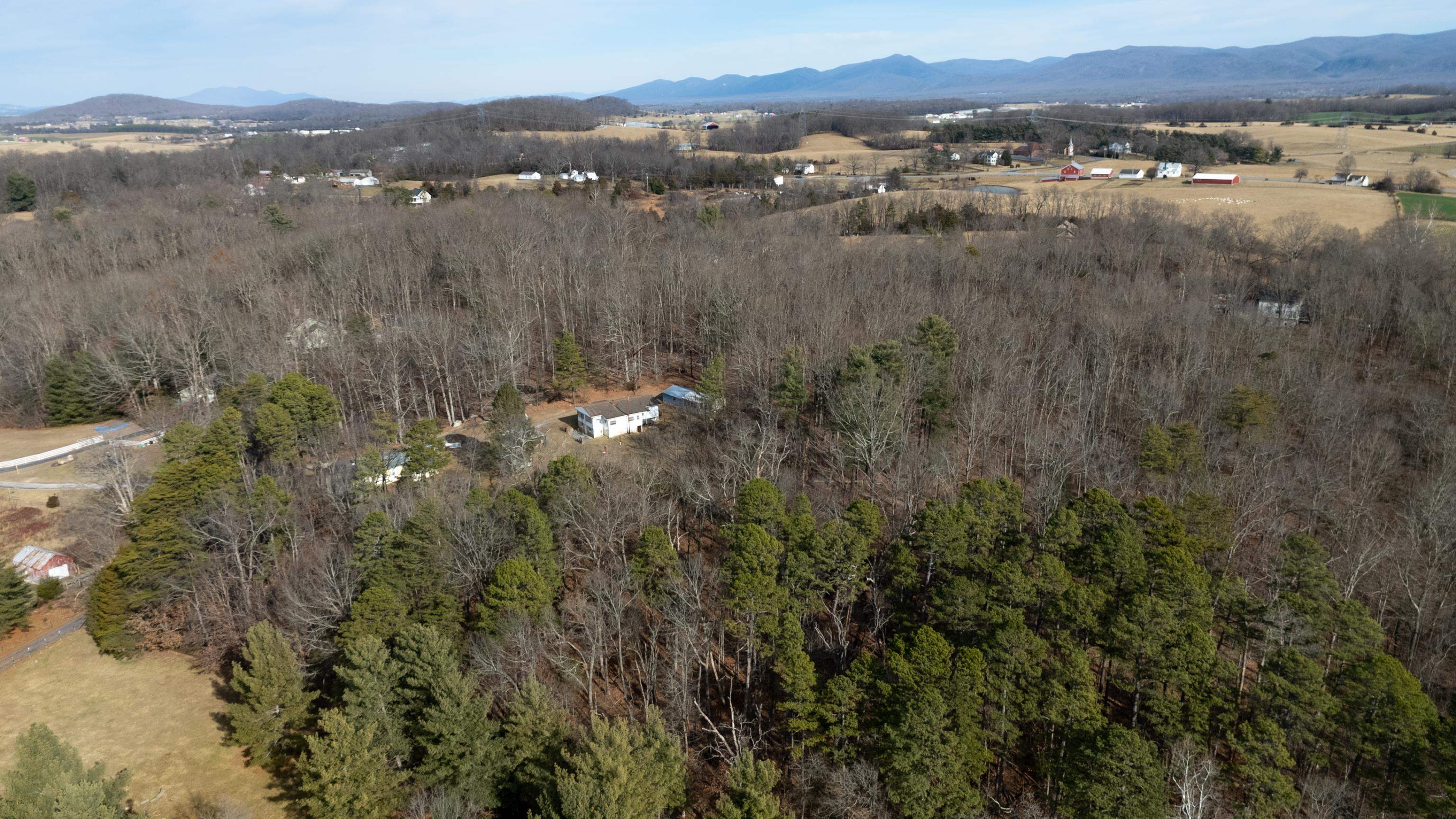 77 HIDDEN ACRES TRL, WAYNESBORO, Virginia 22980, 3 Bedrooms Bedrooms, ,1 BathroomBathrooms,Residential,77 HIDDEN ACRES TRL,672529 MLS # 672529