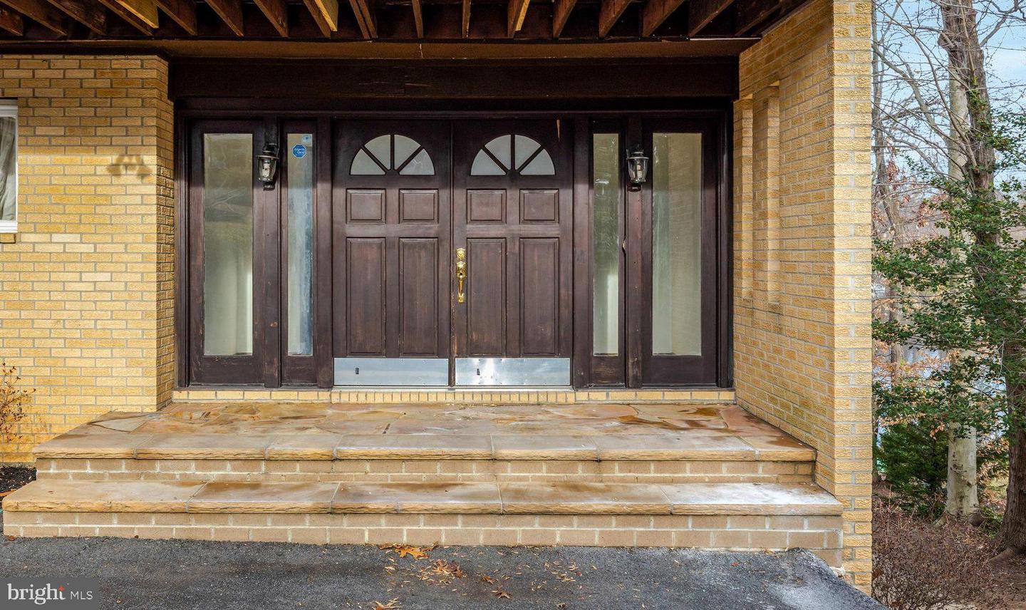 6220 LAKEVIEW DR, FALLS CHURCH, Virginia 22041, 5 Bedrooms Bedrooms, ,3 BathroomsBathrooms,Residential,For sale,6220 LAKEVIEW DR,VAFX2280594 MLS # VAFX2280594