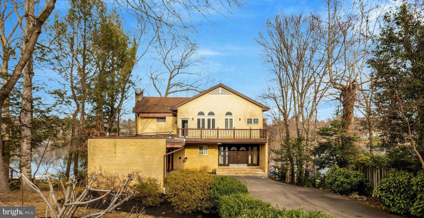 6220 LAKEVIEW DR, FALLS CHURCH, Virginia 22041, 5 Bedrooms Bedrooms, ,3 BathroomsBathrooms,Residential,For sale,6220 LAKEVIEW DR,VAFX2280594 MLS # VAFX2280594