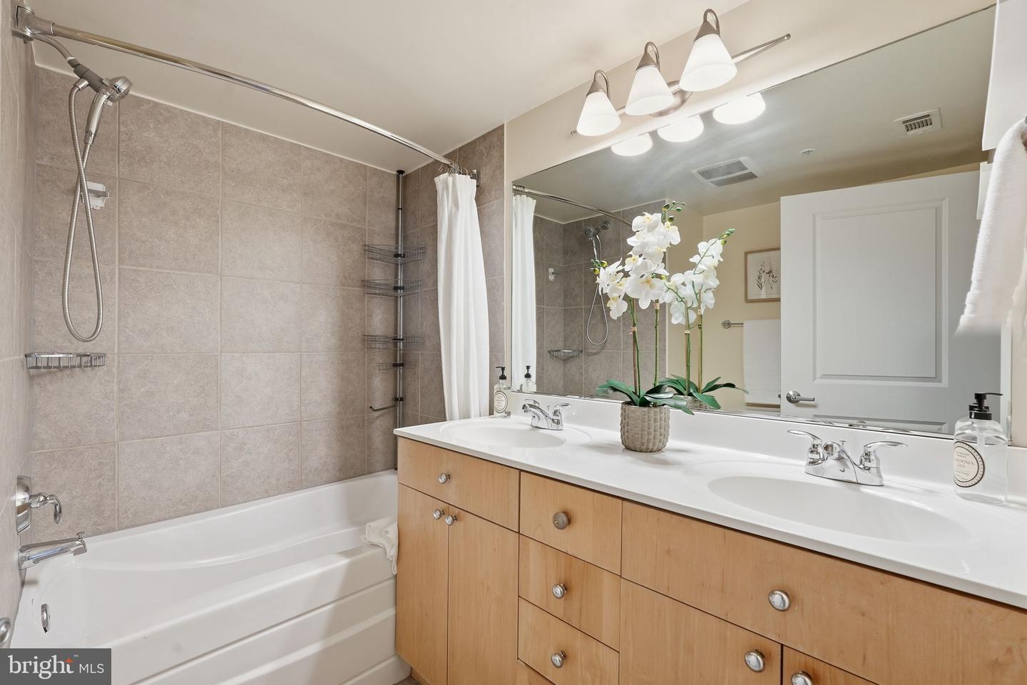 820 N POLLARD ST #504, ARLINGTON, Virginia 22203, 2 Bedrooms Bedrooms, ,2 BathroomsBathrooms,Residential,For sale,820 N POLLARD ST #504,VAAR2066500 MLS # VAAR2066500