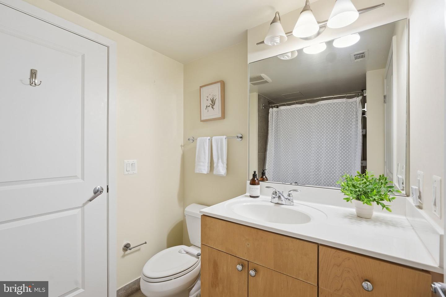 820 N POLLARD ST #504, ARLINGTON, Virginia 22203, 2 Bedrooms Bedrooms, ,2 BathroomsBathrooms,Residential,For sale,820 N POLLARD ST #504,VAAR2066500 MLS # VAAR2066500