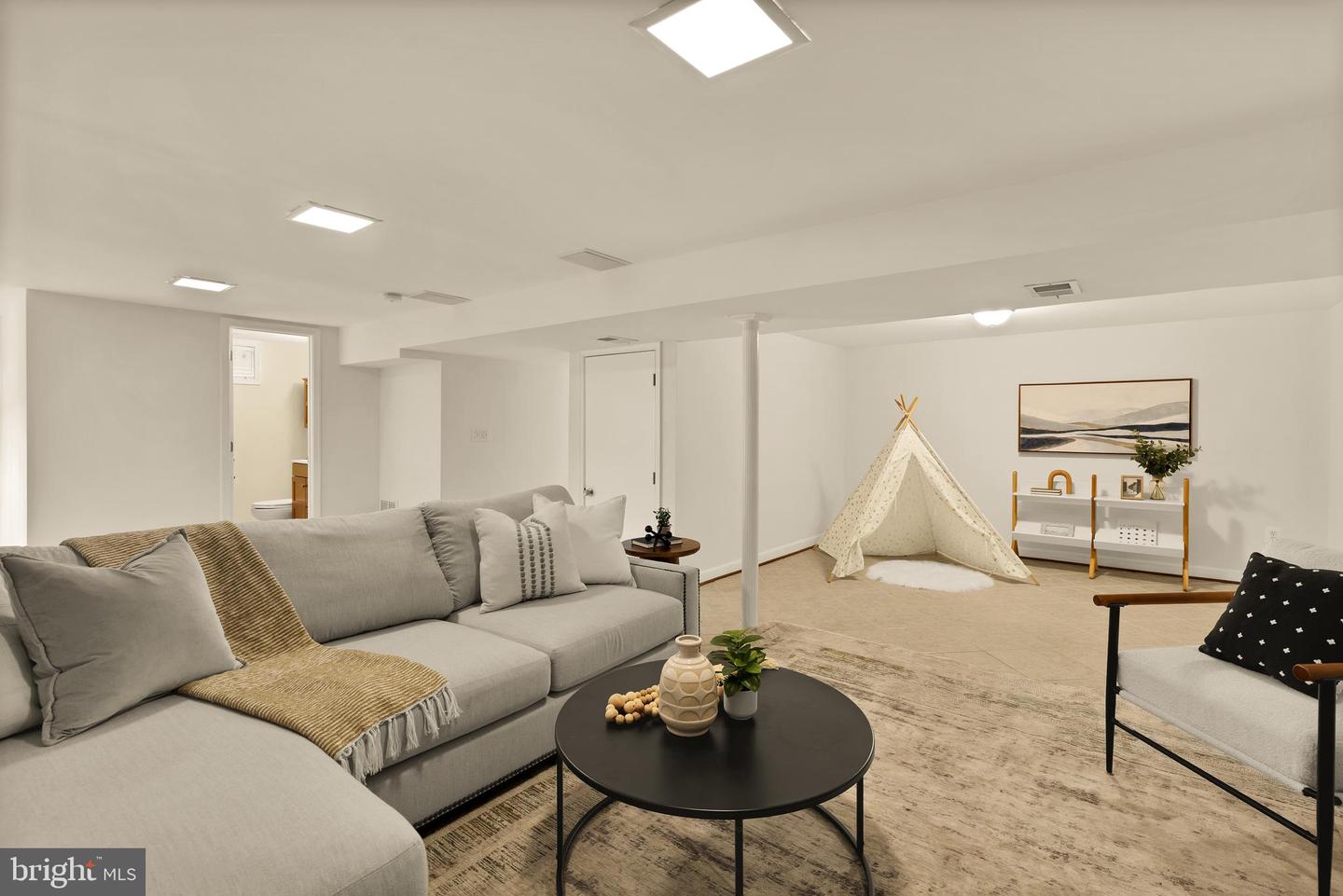 7221 TYLER AVE, FALLS CHURCH, Virginia 22042, 4 Bedrooms Bedrooms, ,4 BathroomsBathrooms,Residential,For sale,7221 TYLER AVE,VAFX2280912 MLS # VAFX2280912