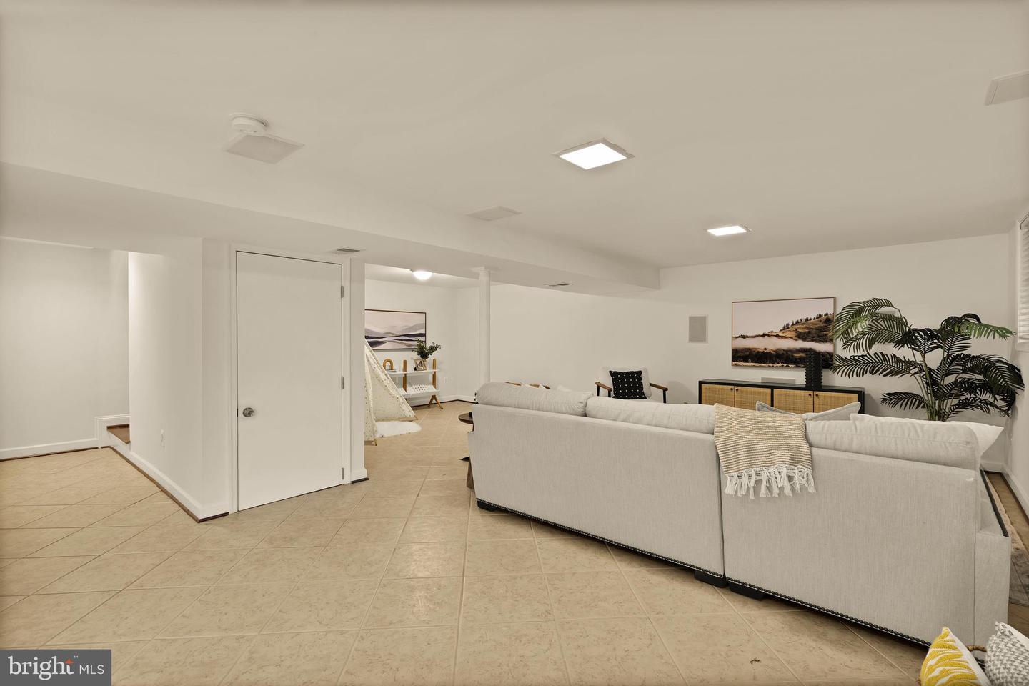 7221 TYLER AVE, FALLS CHURCH, Virginia 22042, 4 Bedrooms Bedrooms, ,4 BathroomsBathrooms,Residential,For sale,7221 TYLER AVE,VAFX2280912 MLS # VAFX2280912