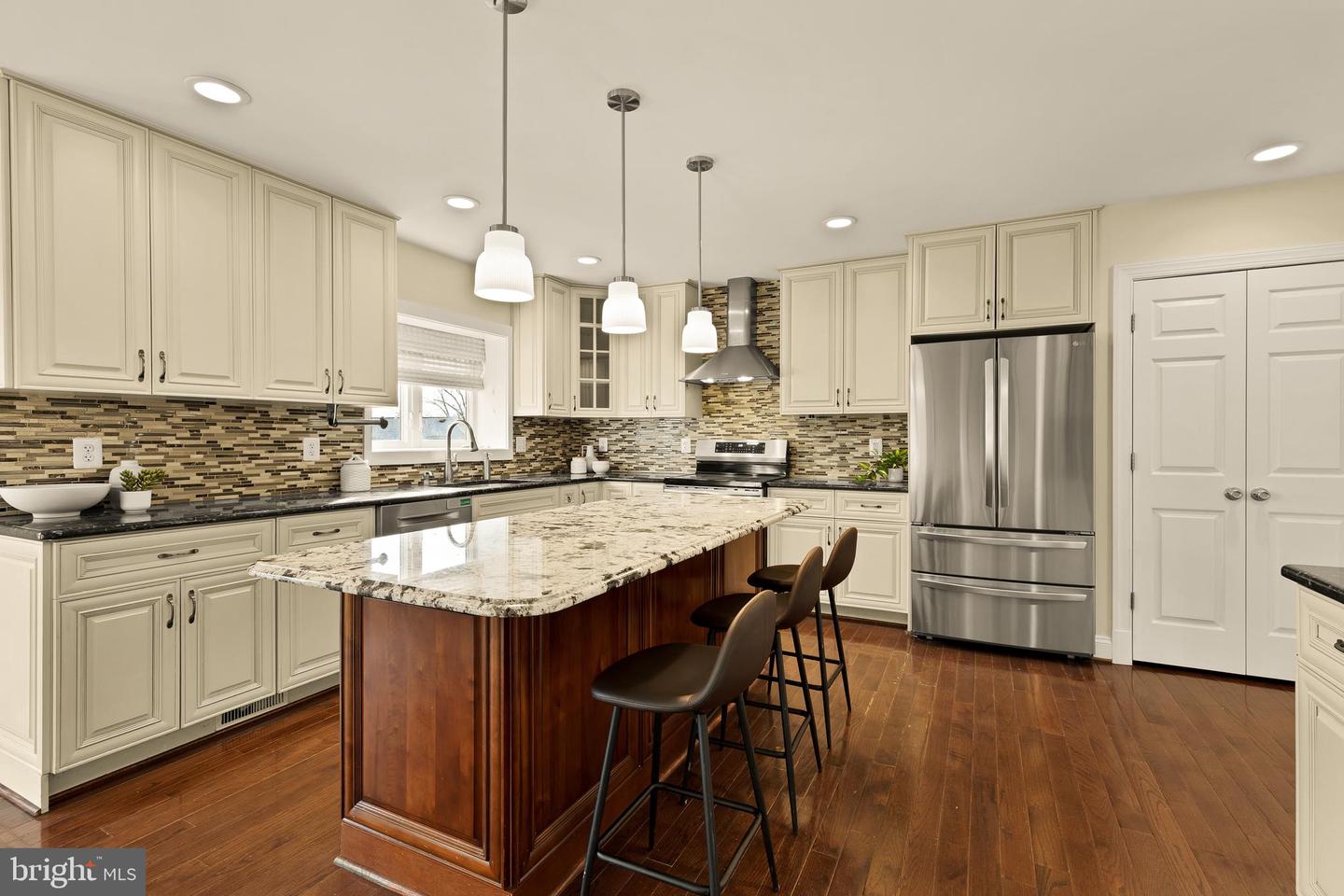 7221 TYLER AVE, FALLS CHURCH, Virginia 22042, 4 Bedrooms Bedrooms, ,4 BathroomsBathrooms,Residential,For sale,7221 TYLER AVE,VAFX2280912 MLS # VAFX2280912