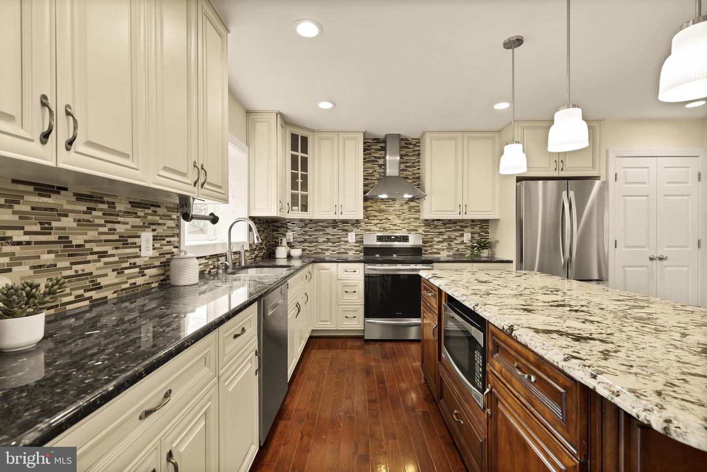 7221 TYLER AVE, FALLS CHURCH, Virginia 22042, 4 Bedrooms Bedrooms, ,4 BathroomsBathrooms,Residential,For sale,7221 TYLER AVE,VAFX2280912 MLS # VAFX2280912