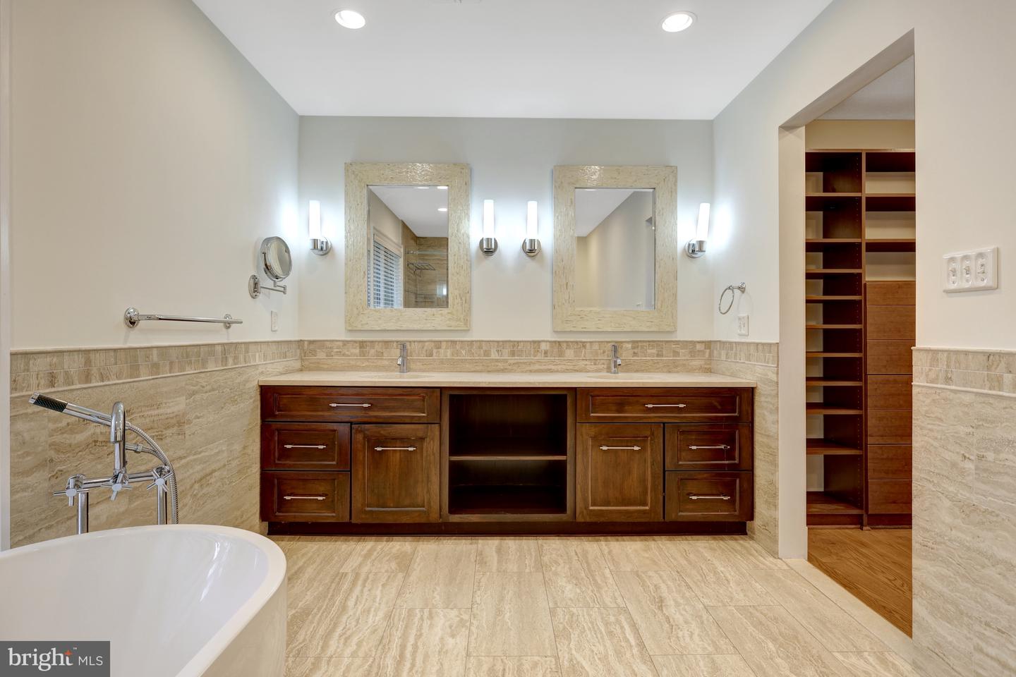 440 MONTPELIER RD, GREAT FALLS, Virginia 22066, 5 Bedrooms Bedrooms, ,4 BathroomsBathrooms,Residential,For sale,440 MONTPELIER RD,VAFX2281484 MLS # VAFX2281484