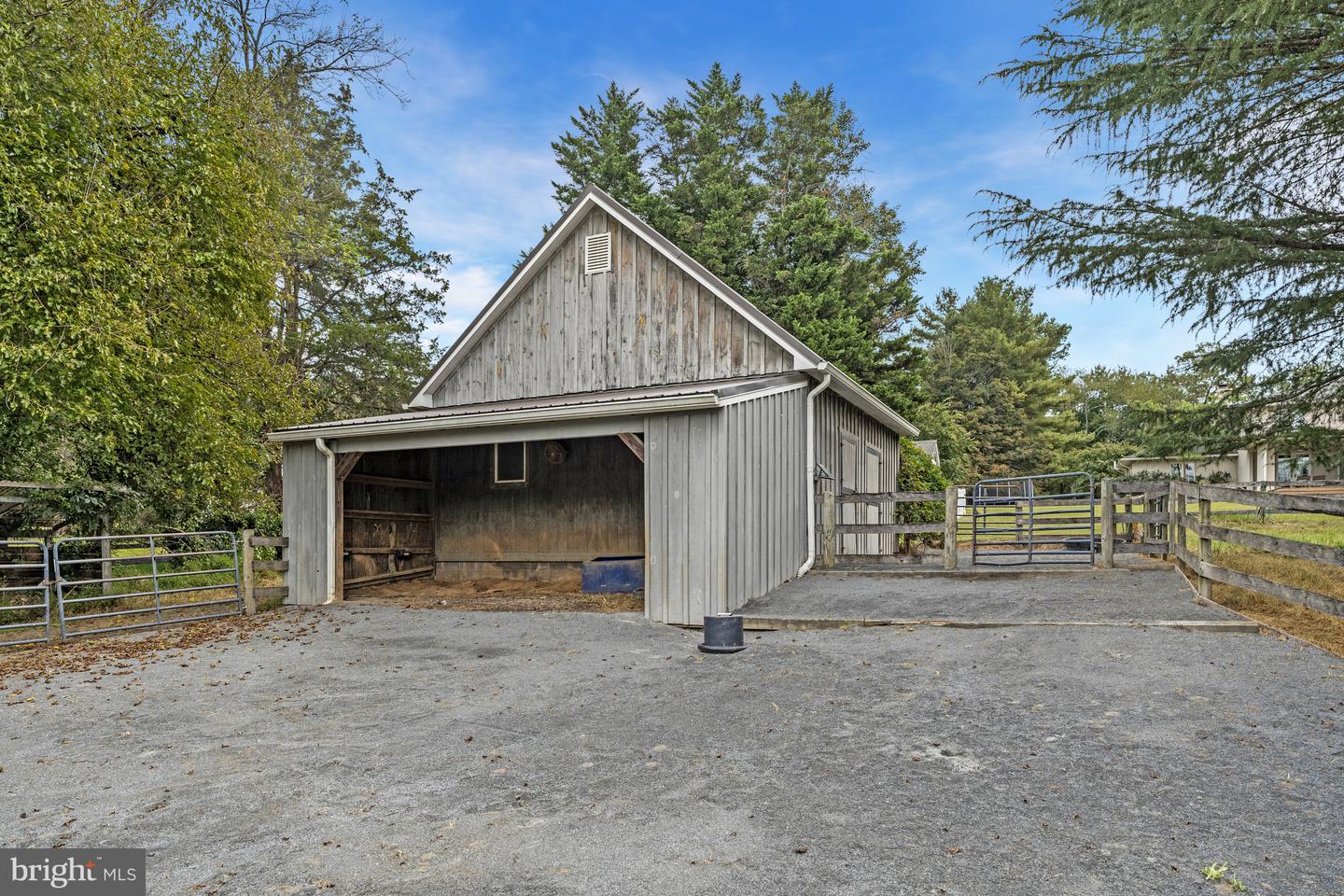 440 MONTPELIER RD, GREAT FALLS, Virginia 22066, 5 Bedrooms Bedrooms, ,4 BathroomsBathrooms,Residential,For sale,440 MONTPELIER RD,VAFX2281484 MLS # VAFX2281484