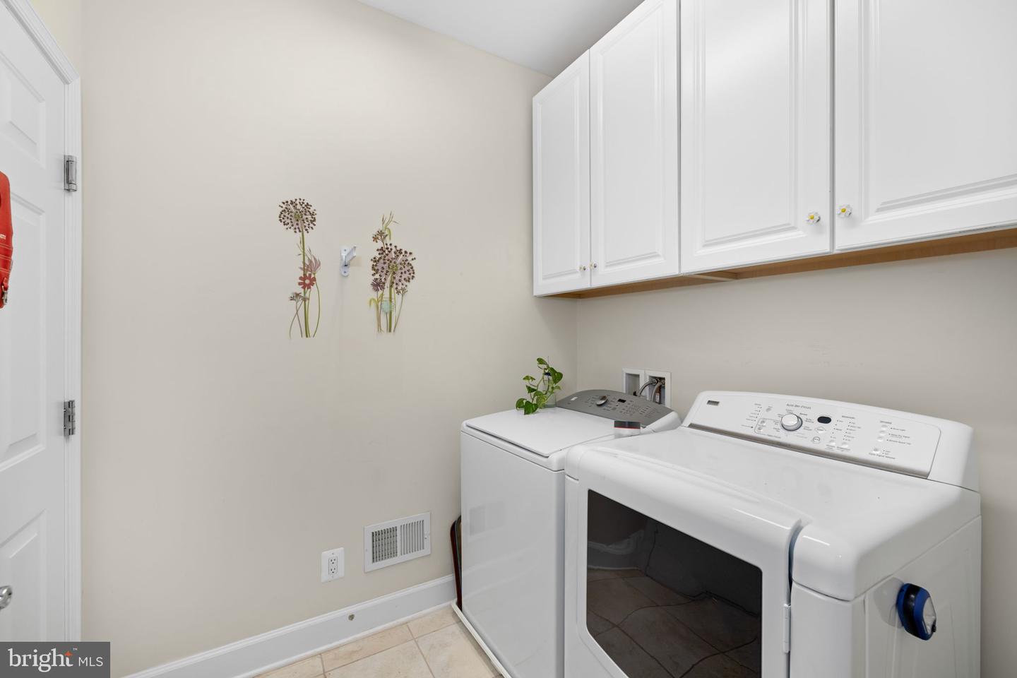 8410 STARGAZER LILY CT, LORTON, Virginia 22079, 3 Bedrooms Bedrooms, ,3 BathroomsBathrooms,Residential,For sale,8410 STARGAZER LILY CT,VAFX2281520 MLS # VAFX2281520