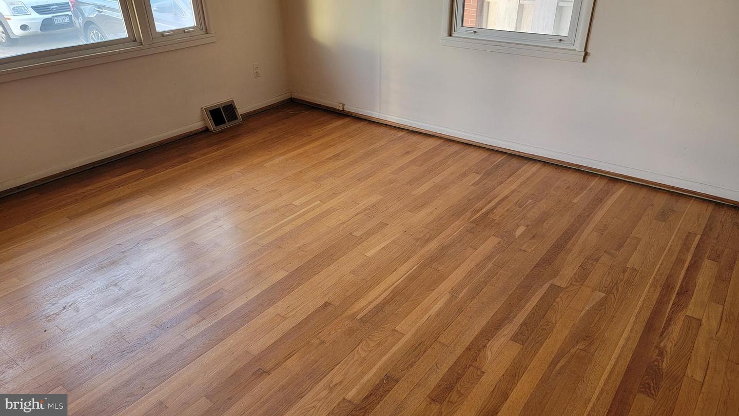 10914 WOODHAVEN DR, FAIRFAX, Virginia 22030, 3 Bedrooms Bedrooms, ,2 BathroomsBathrooms,Residential,For sale,10914 WOODHAVEN DR,VAFC2007544 MLS # VAFC2007544