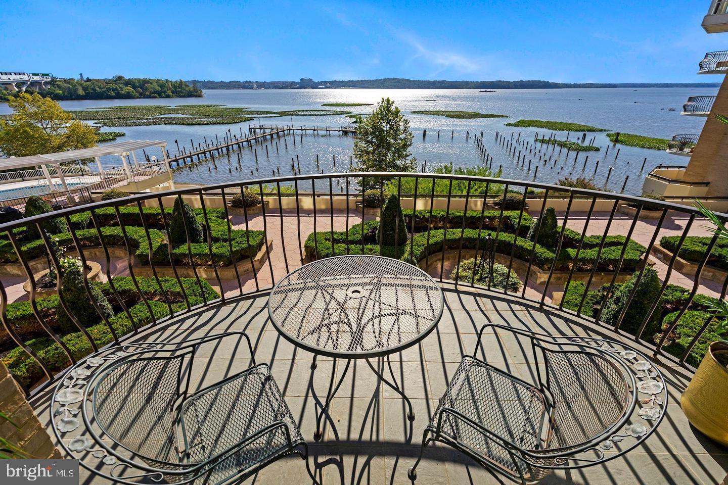 1250 S WASHINGTON ST #203, ALEXANDRIA, Virginia 22314, 2 Bedrooms Bedrooms, ,2 BathroomsBathrooms,Residential,For sale,1250 S WASHINGTON ST #203,VAAX2052264 MLS # VAAX2052264