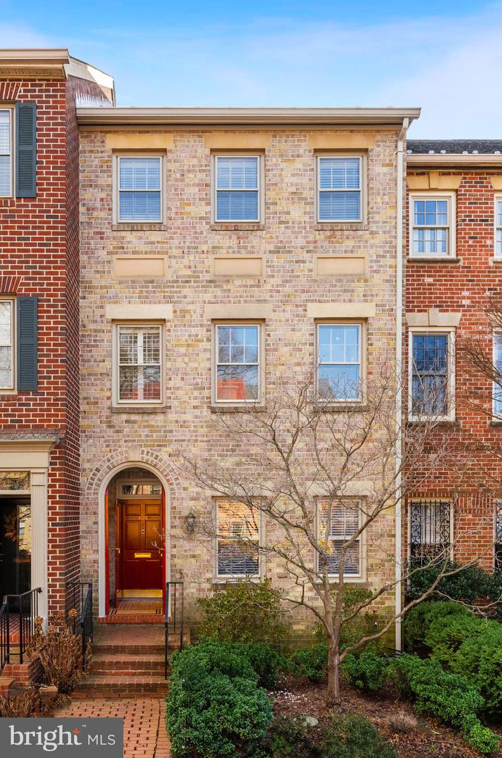 403 N FAIRFAX ST, ALEXANDRIA, Virginia 22314, 3 Bedrooms Bedrooms, ,3 BathroomsBathrooms,Residential,For sale,403 N FAIRFAX ST,VAAX2052350 MLS # VAAX2052350