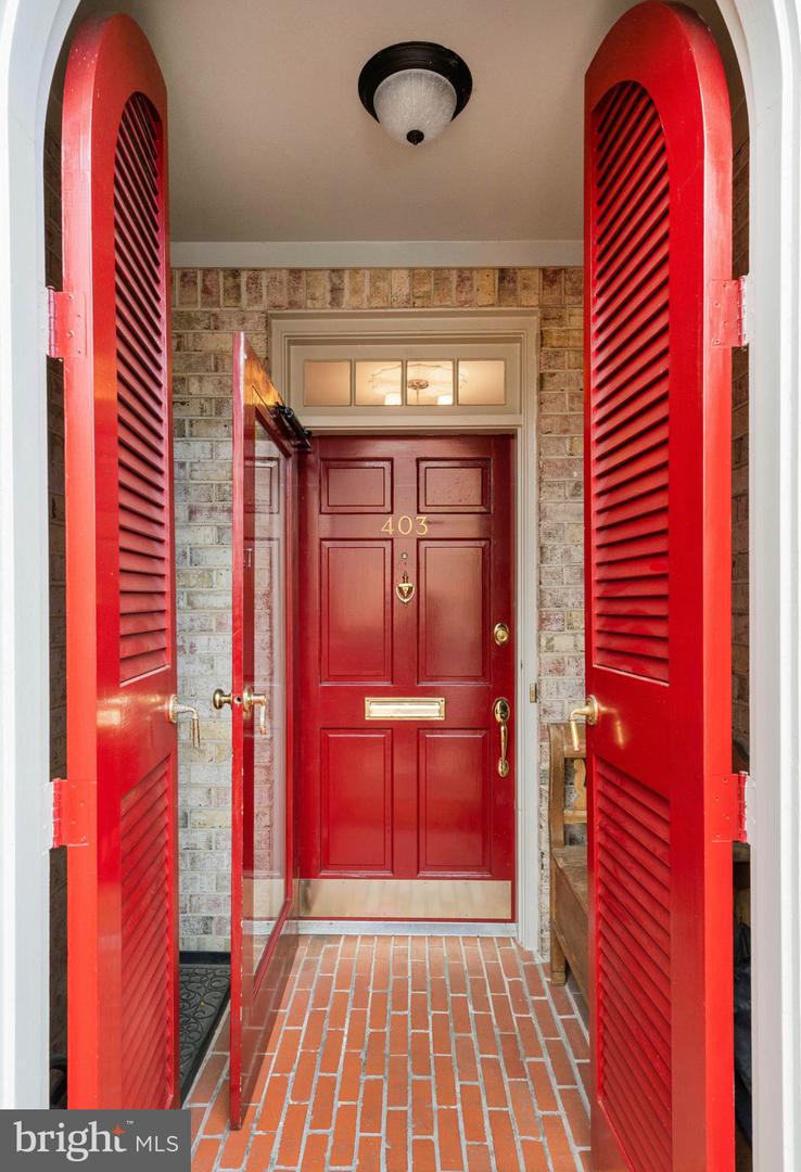 403 N FAIRFAX ST, ALEXANDRIA, Virginia 22314, 3 Bedrooms Bedrooms, ,3 BathroomsBathrooms,Residential,For sale,403 N FAIRFAX ST,VAAX2052350 MLS # VAAX2052350