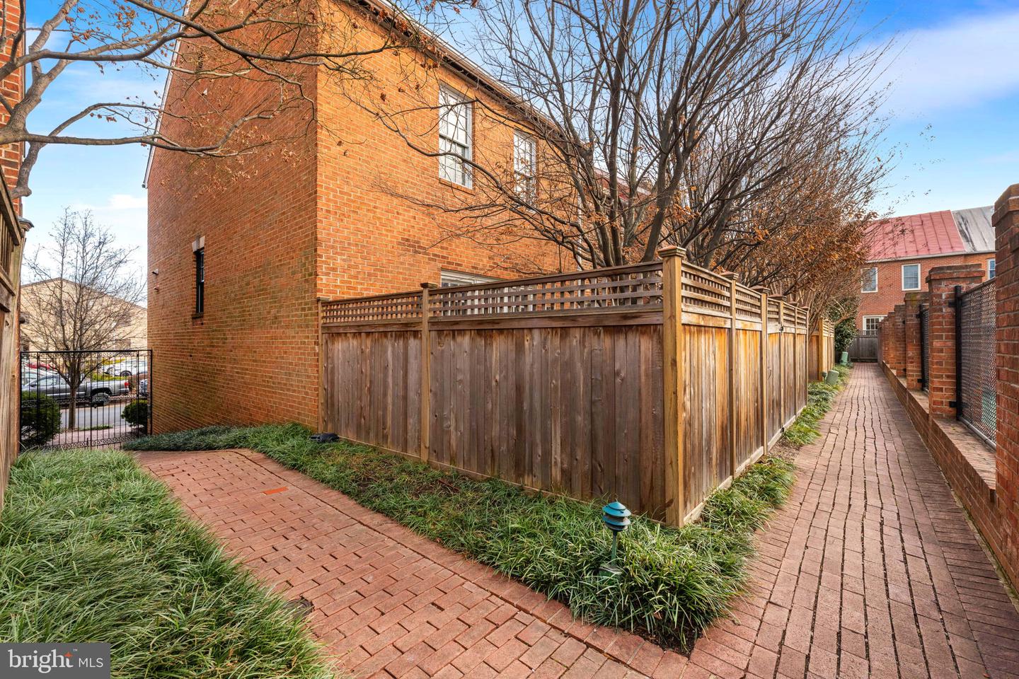 403 N FAIRFAX ST, ALEXANDRIA, Virginia 22314, 3 Bedrooms Bedrooms, ,3 BathroomsBathrooms,Residential,For sale,403 N FAIRFAX ST,VAAX2052350 MLS # VAAX2052350