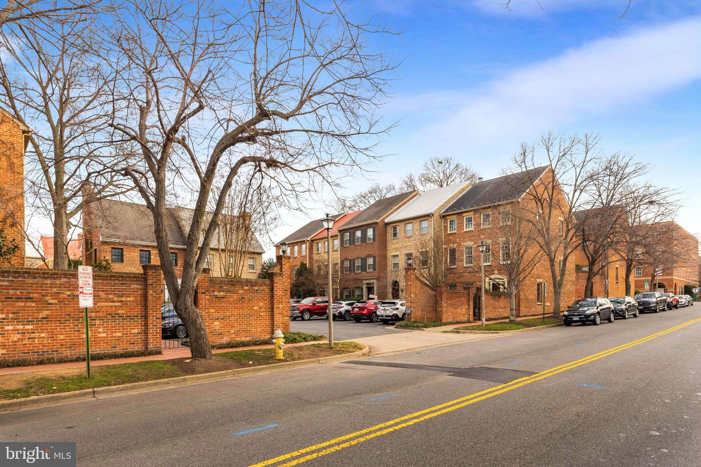 403 N FAIRFAX ST, ALEXANDRIA, Virginia 22314, 3 Bedrooms Bedrooms, ,3 BathroomsBathrooms,Residential,For sale,403 N FAIRFAX ST,VAAX2052350 MLS # VAAX2052350