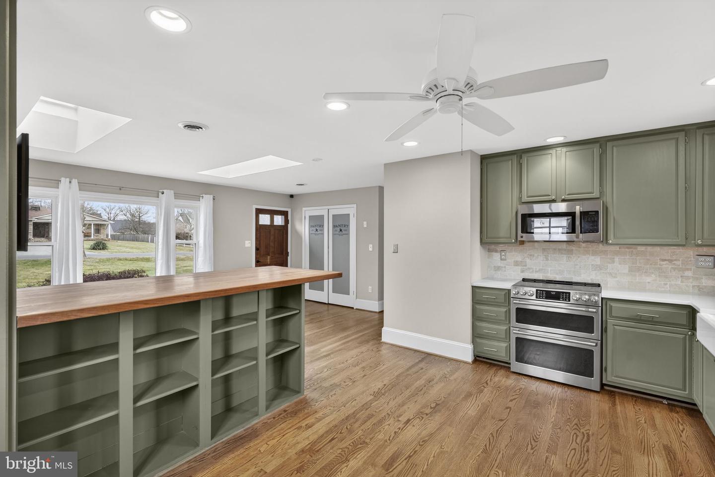 20173 BROAD RUN DR, STERLING, Virginia 20165, 3 Bedrooms Bedrooms, ,2 BathroomsBathrooms,Residential,For sale,20173 BROAD RUN DR,VALO2112274 MLS # VALO2112274