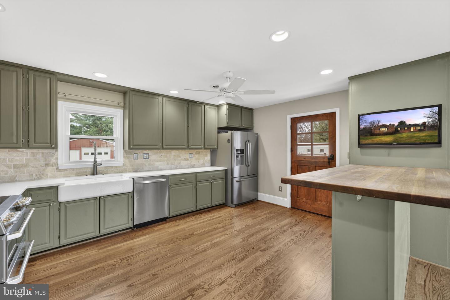 20173 BROAD RUN DR, STERLING, Virginia 20165, 3 Bedrooms Bedrooms, ,2 BathroomsBathrooms,Residential,For sale,20173 BROAD RUN DR,VALO2112274 MLS # VALO2112274