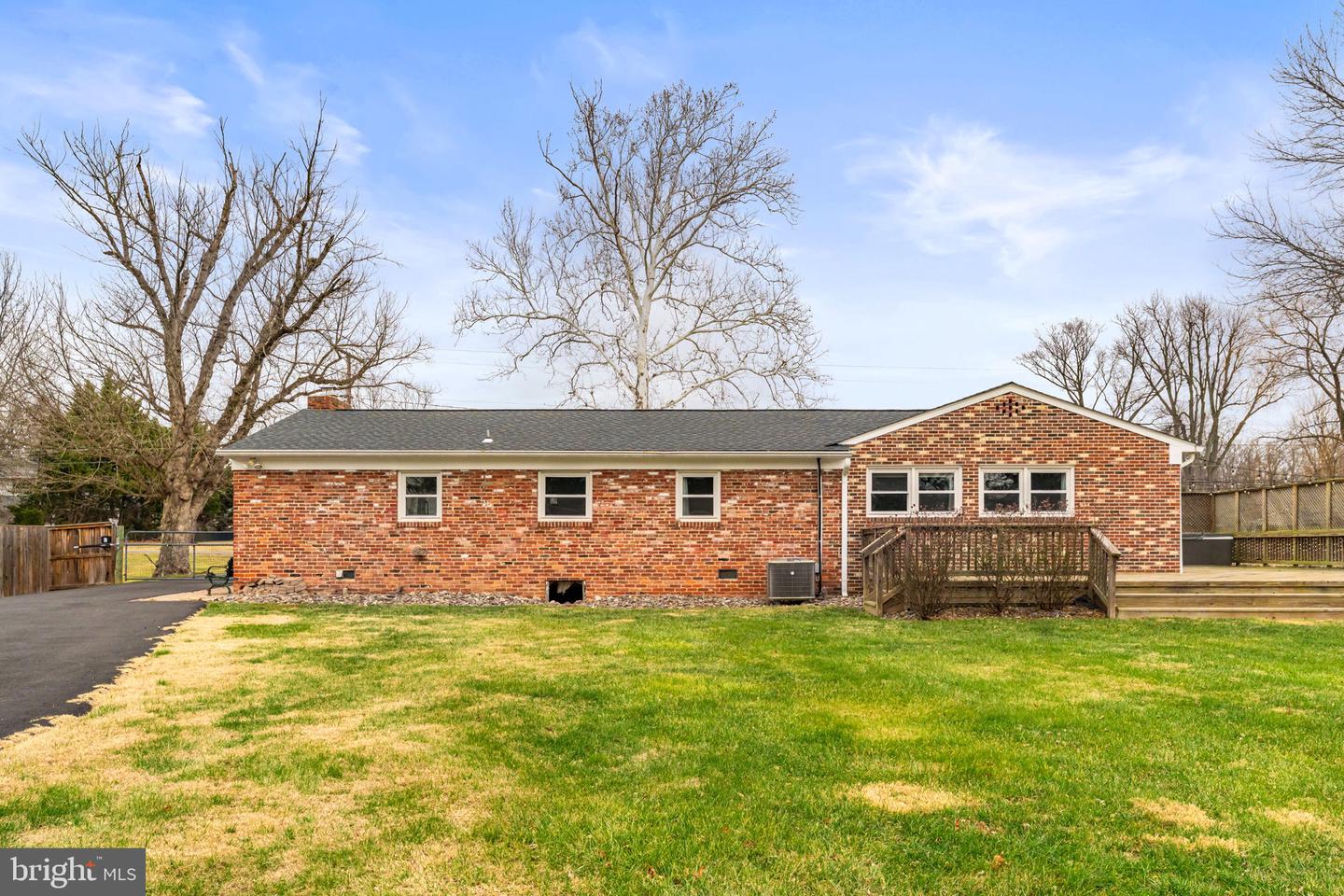 20173 BROAD RUN DR, STERLING, Virginia 20165, 3 Bedrooms Bedrooms, ,2 BathroomsBathrooms,Residential,For sale,20173 BROAD RUN DR,VALO2112274 MLS # VALO2112274