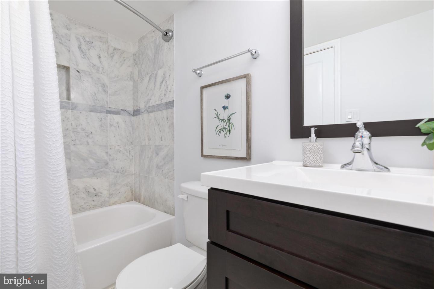 1001 N RANDOLPH ST #202, ARLINGTON, Virginia 22201, 2 Bedrooms Bedrooms, ,2 BathroomsBathrooms,Residential,For sale,1001 N RANDOLPH ST #202,VAAR2066848 MLS # VAAR2066848