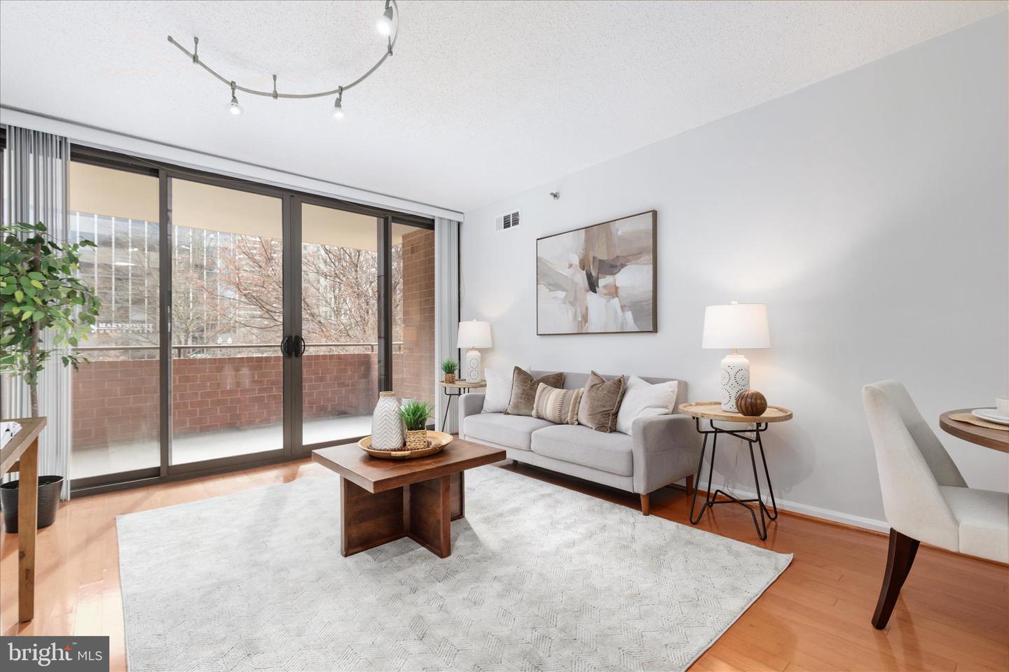 1001 N RANDOLPH ST #202, ARLINGTON, Virginia 22201, 2 Bedrooms Bedrooms, ,2 BathroomsBathrooms,Residential,For sale,1001 N RANDOLPH ST #202,VAAR2066848 MLS # VAAR2066848