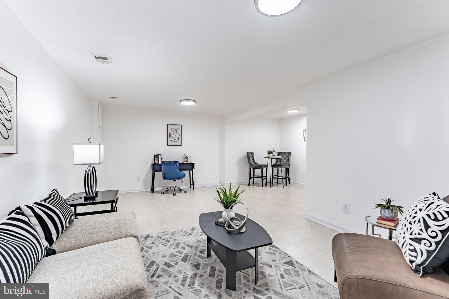 6020 FORREST HOLLOW LN, SPRINGFIELD, Virginia 22152, 3 Bedrooms Bedrooms, ,2 BathroomsBathrooms,Residential,For sale,6020 FORREST HOLLOW LN,VAFX2282704 MLS # VAFX2282704