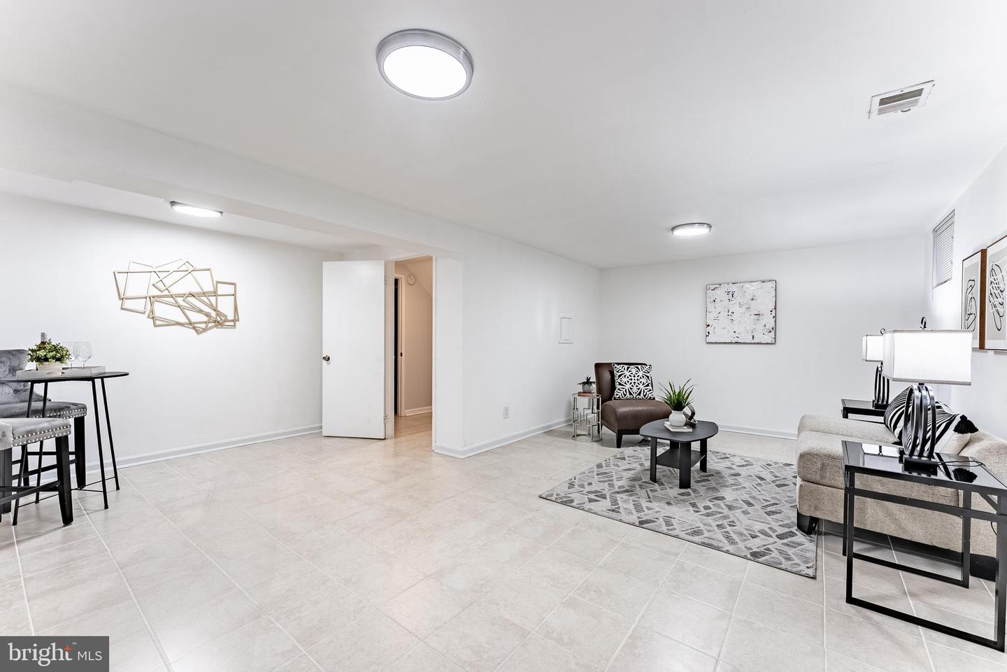 6020 FORREST HOLLOW LN, SPRINGFIELD, Virginia 22152, 3 Bedrooms Bedrooms, ,2 BathroomsBathrooms,Residential,For sale,6020 FORREST HOLLOW LN,VAFX2282704 MLS # VAFX2282704