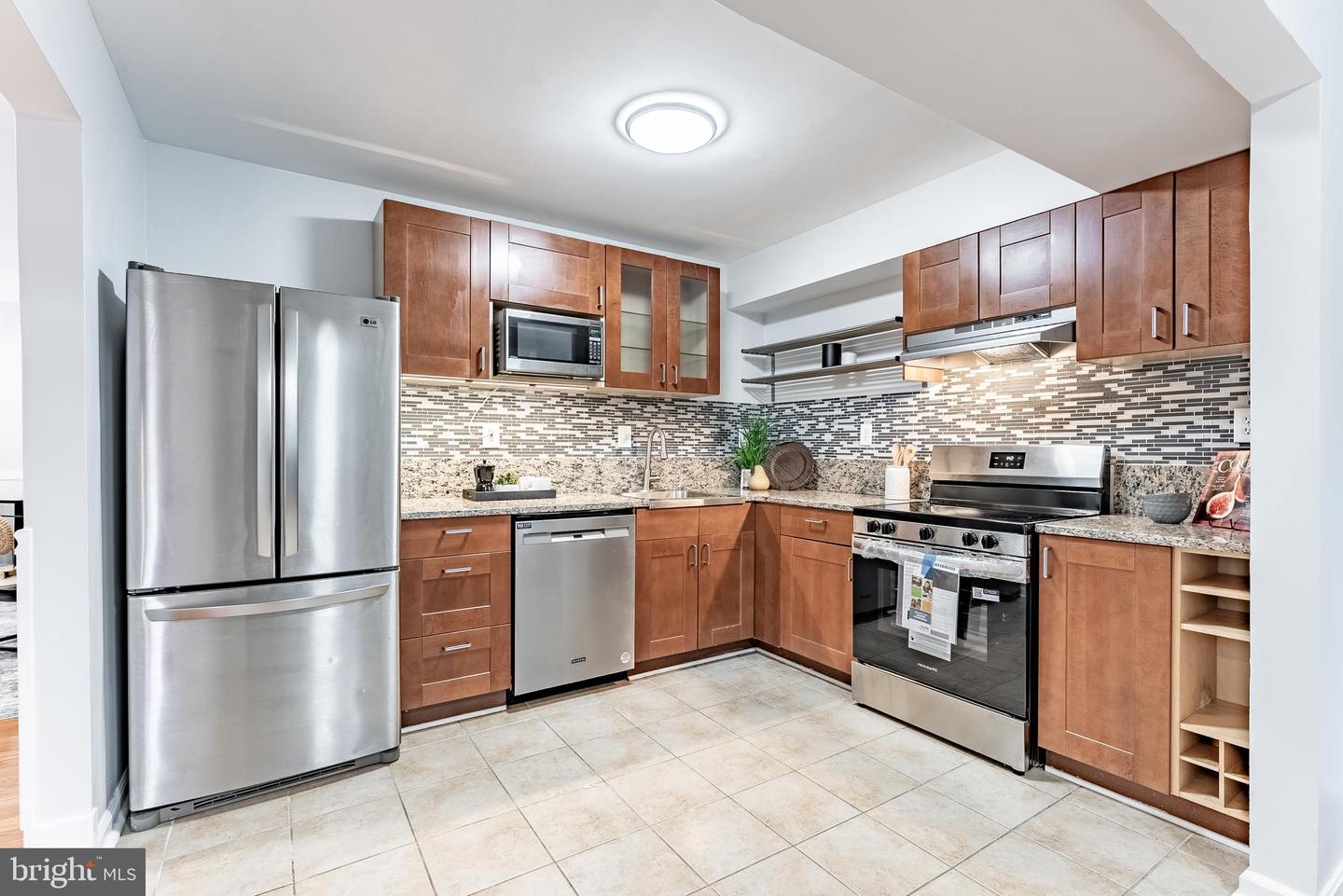 6020 FORREST HOLLOW LN, SPRINGFIELD, Virginia 22152, 3 Bedrooms Bedrooms, ,2 BathroomsBathrooms,Residential,For sale,6020 FORREST HOLLOW LN,VAFX2282704 MLS # VAFX2282704