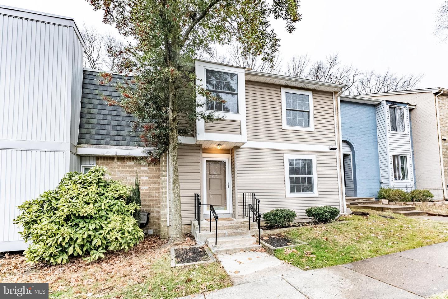 6020 FORREST HOLLOW LN, SPRINGFIELD, Virginia 22152, 3 Bedrooms Bedrooms, ,2 BathroomsBathrooms,Residential,For sale,6020 FORREST HOLLOW LN,VAFX2282704 MLS # VAFX2282704