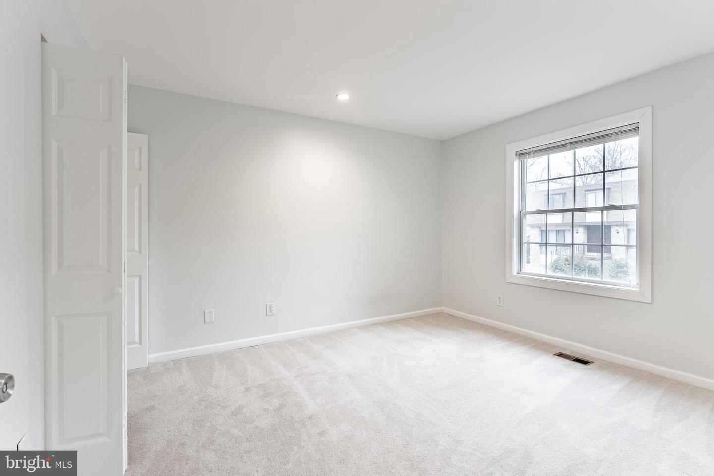 6020 FORREST HOLLOW LN, SPRINGFIELD, Virginia 22152, 3 Bedrooms Bedrooms, ,2 BathroomsBathrooms,Residential,For sale,6020 FORREST HOLLOW LN,VAFX2282704 MLS # VAFX2282704