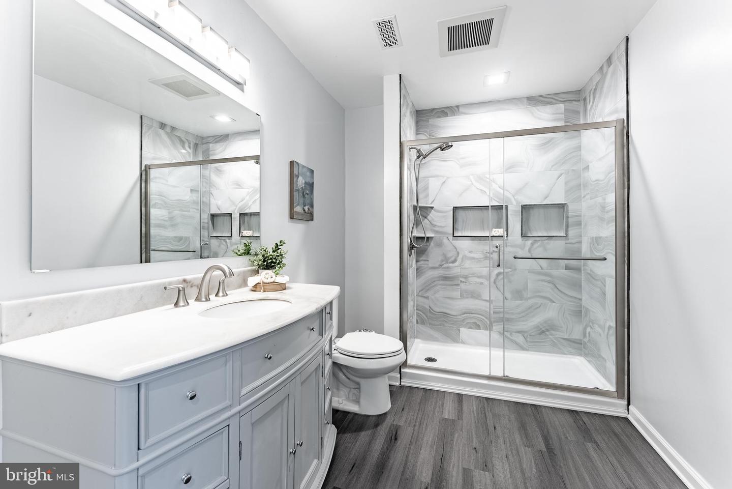 6020 FORREST HOLLOW LN, SPRINGFIELD, Virginia 22152, 3 Bedrooms Bedrooms, ,2 BathroomsBathrooms,Residential,For sale,6020 FORREST HOLLOW LN,VAFX2282704 MLS # VAFX2282704