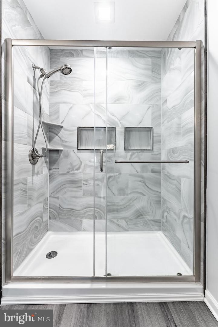 6020 FORREST HOLLOW LN, SPRINGFIELD, Virginia 22152, 3 Bedrooms Bedrooms, ,2 BathroomsBathrooms,Residential,For sale,6020 FORREST HOLLOW LN,VAFX2282704 MLS # VAFX2282704