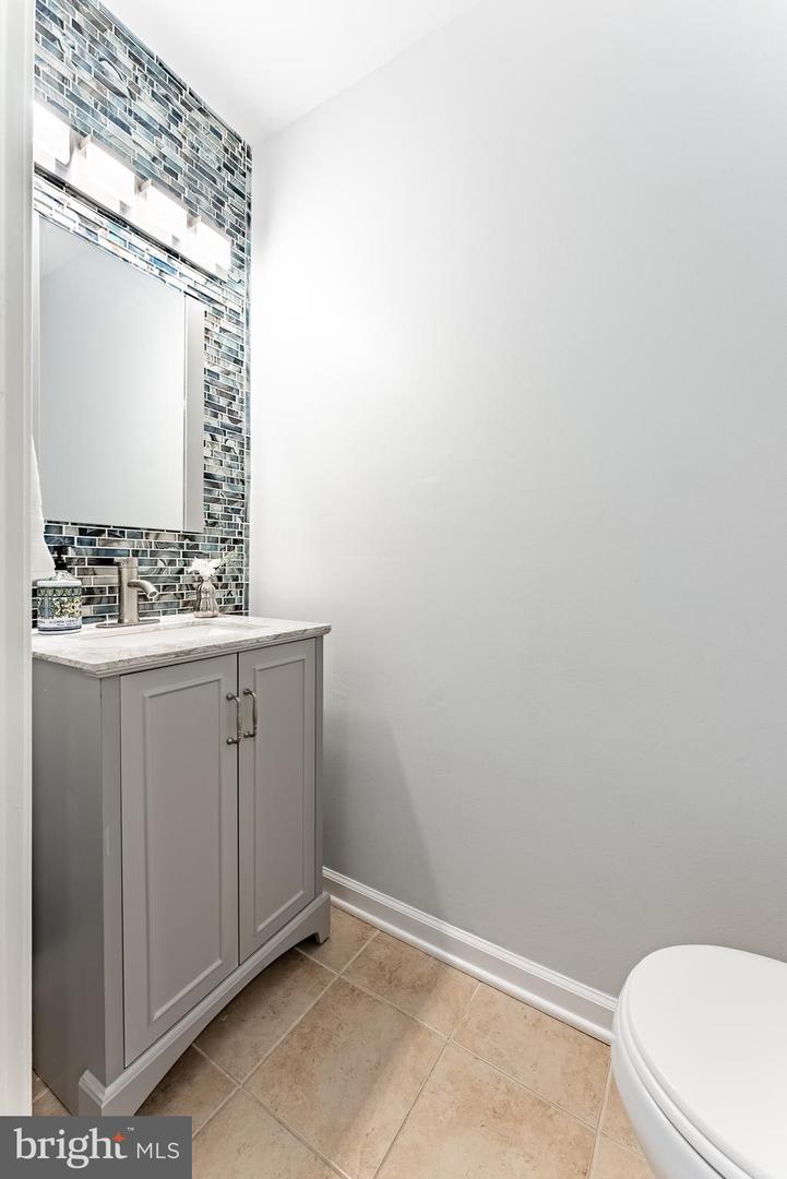 6020 FORREST HOLLOW LN, SPRINGFIELD, Virginia 22152, 3 Bedrooms Bedrooms, ,2 BathroomsBathrooms,Residential,For sale,6020 FORREST HOLLOW LN,VAFX2282704 MLS # VAFX2282704