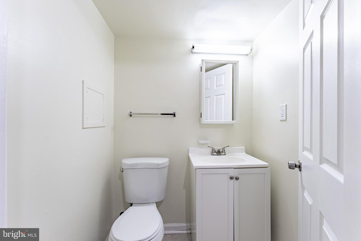 6020 FORREST HOLLOW LN, SPRINGFIELD, Virginia 22152, 3 Bedrooms Bedrooms, ,2 BathroomsBathrooms,Residential,For sale,6020 FORREST HOLLOW LN,VAFX2282704 MLS # VAFX2282704