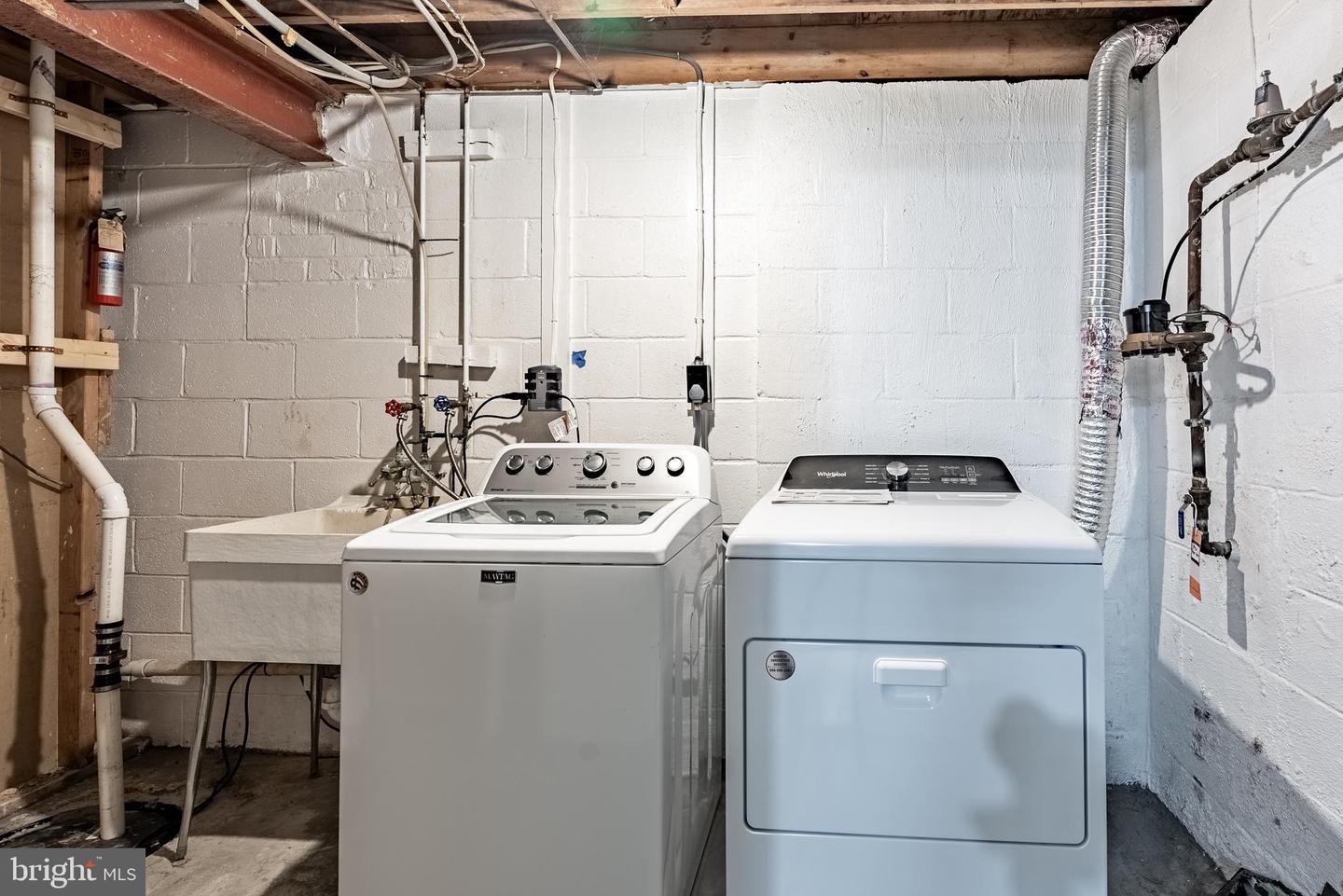 6020 FORREST HOLLOW LN, SPRINGFIELD, Virginia 22152, 3 Bedrooms Bedrooms, ,2 BathroomsBathrooms,Residential,For sale,6020 FORREST HOLLOW LN,VAFX2282704 MLS # VAFX2282704