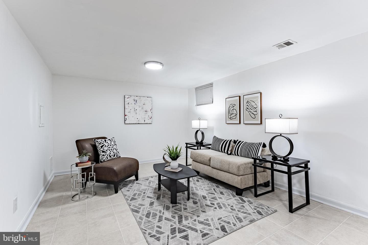 6020 FORREST HOLLOW LN, SPRINGFIELD, Virginia 22152, 3 Bedrooms Bedrooms, ,2 BathroomsBathrooms,Residential,For sale,6020 FORREST HOLLOW LN,VAFX2282704 MLS # VAFX2282704