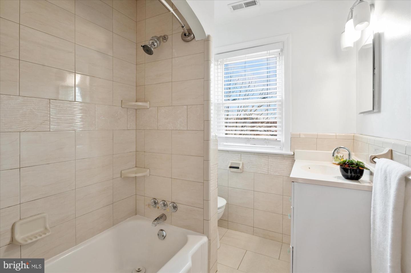 5049 NORTH CAPITOL ST NE, WASHINGTON, District Of Columbia 20011, 3 Bedrooms Bedrooms, ,2 BathroomsBathrooms,Residential,For sale,5049 NORTH CAPITOL ST NE,DCDC2235230 MLS # DCDC2235230